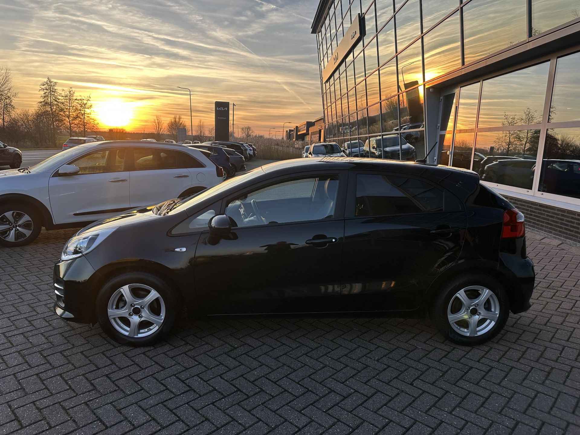 Kia Rio 1.2 CVVT DynamicLine Navi | Camera| 4-cilinder | Dealeronderhouden - 4/16