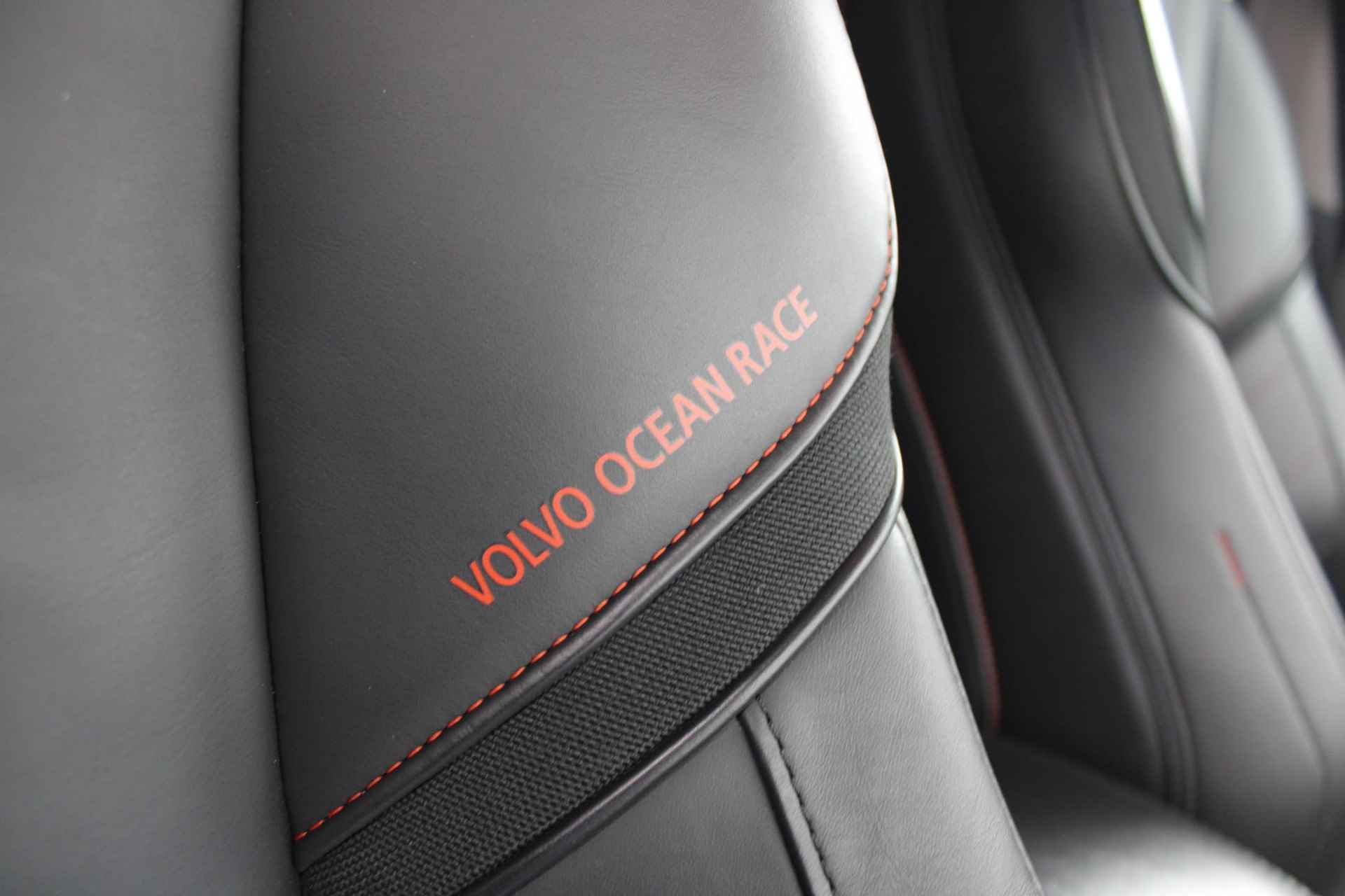 Volvo XC60 T5 245PK AUT8 FWD Ocean Race, Sensus Navigatie, Parkeersensoren V+A & Camera achter, Lederen bekleding, Verwarmbare Voorstoelen, Trekhaak, BLIS, Zeer compleet! - 20/26
