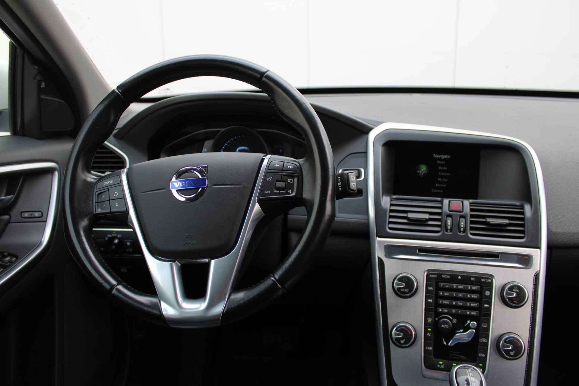 Volvo XC60 T5 245PK AUT8 FWD Ocean Race, Sensus Navigatie, Parkeersensoren V+A & Camera achter, Lederen bekleding, Verwarmbare Voorstoelen, Trekhaak, BLIS, Zeer compleet! - 22/26