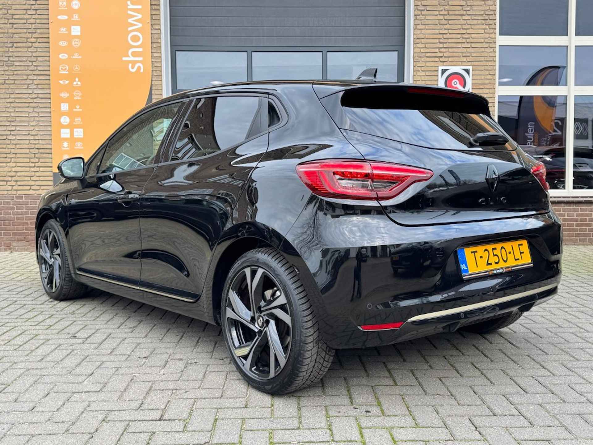 RENAULT Clio 1.6 E-TECH HYBRID 145 E-TECH ENGINEERED SPORT NL-AUTO - 6/20