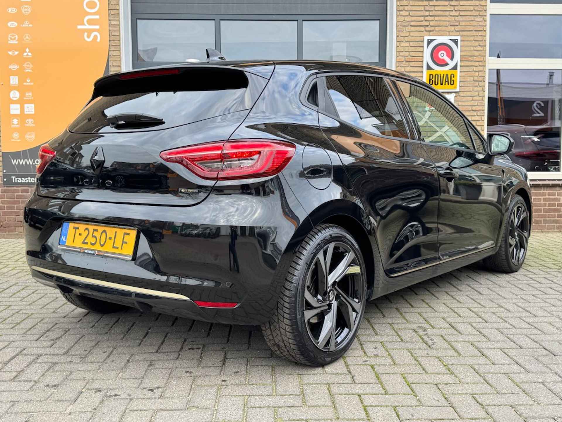 RENAULT Clio 1.6 E-TECH HYBRID 145 E-TECH ENGINEERED SPORT NL-AUTO - 13/20