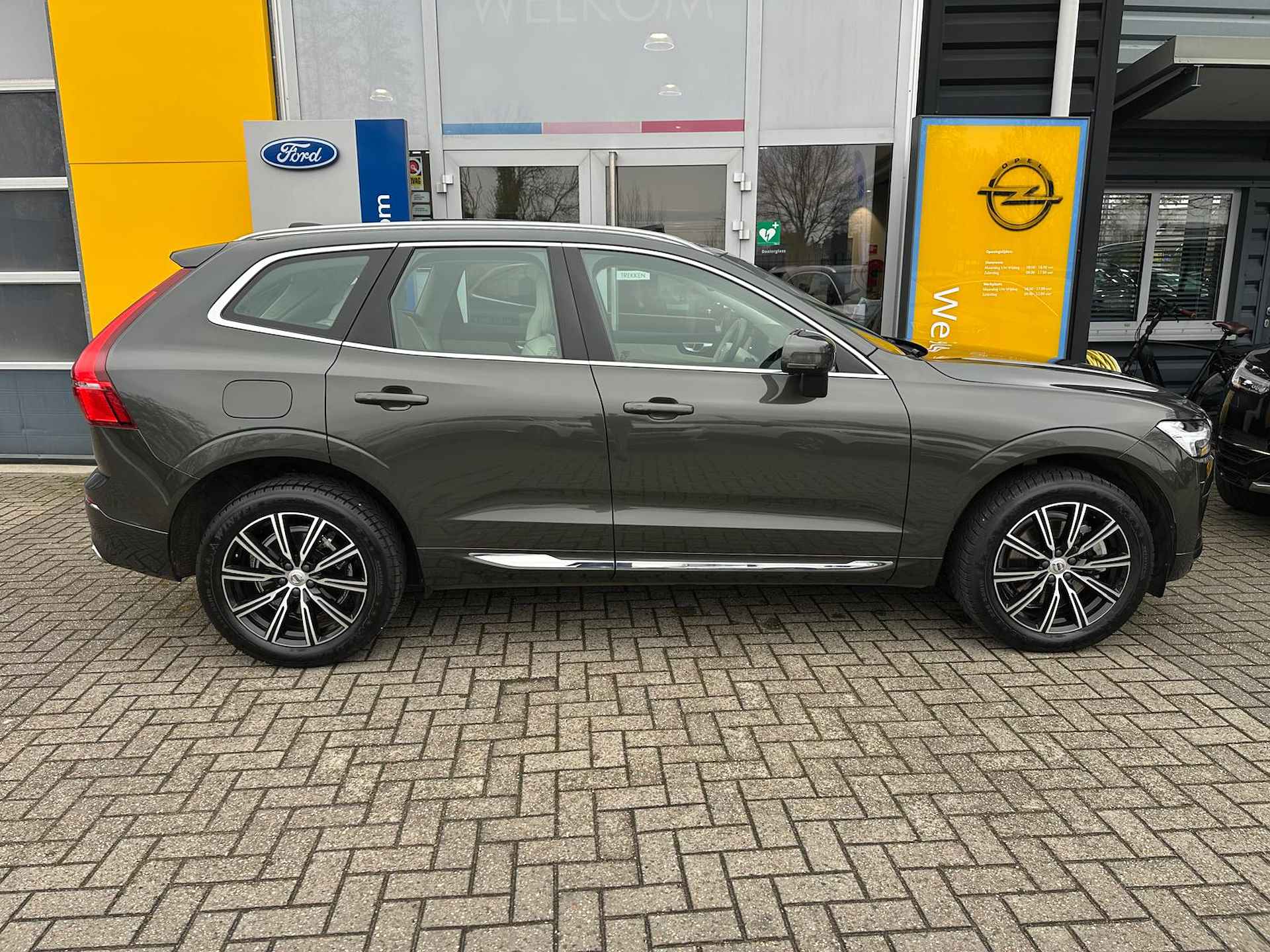 Volvo XC60 2.0 250PK B5 Inscription | SCHUIF-KANTELDAK| STOEL- STUUR- EN VOORRUITVERWARMING| NAVIGATIE| CAMERA| - 8/40