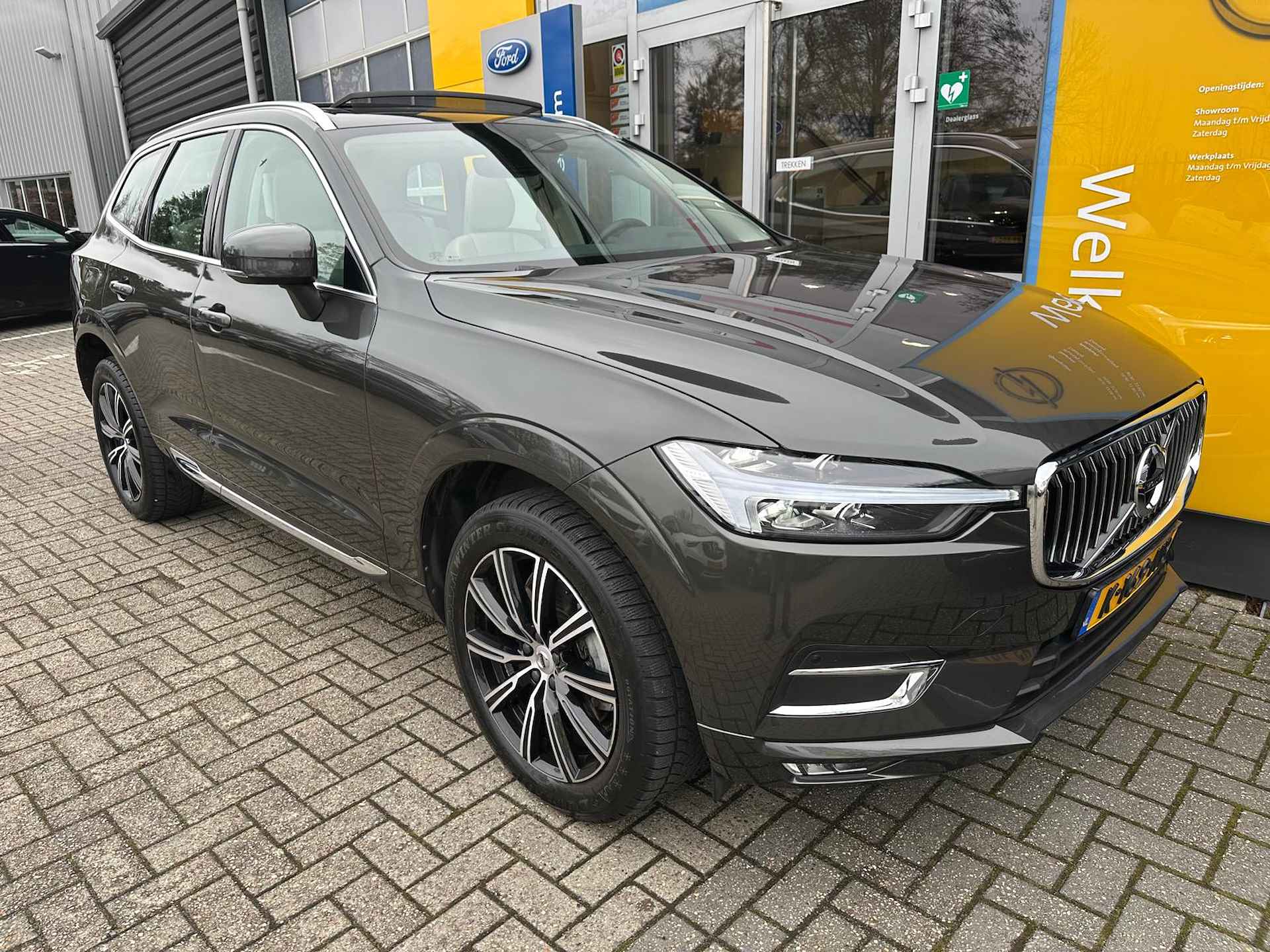 Volvo XC60 2.0 250PK B5 Inscription | SCHUIF-KANTELDAK| STOEL- STUUR- EN VOORRUITVERWARMING| NAVIGATIE| CAMERA| - 9/40