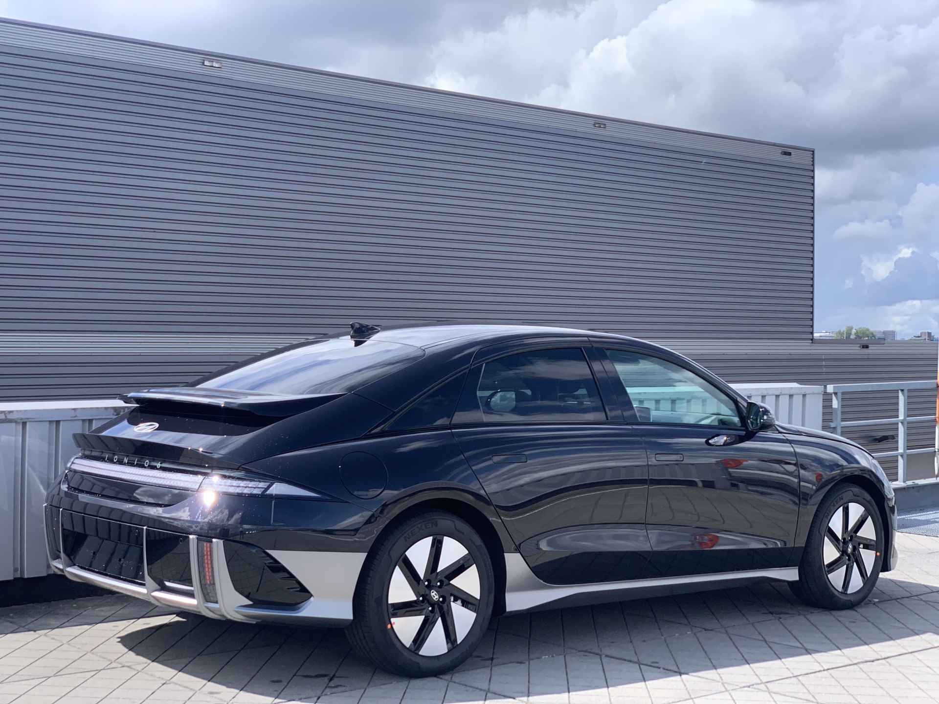 Hyundai IONIQ 6 Connect 53 kWh Volledig Elektrisch met 429 KM RANGE WLTP, Navigatie en Stoelverwarming Uit voorraad leverbaar! - 29/37