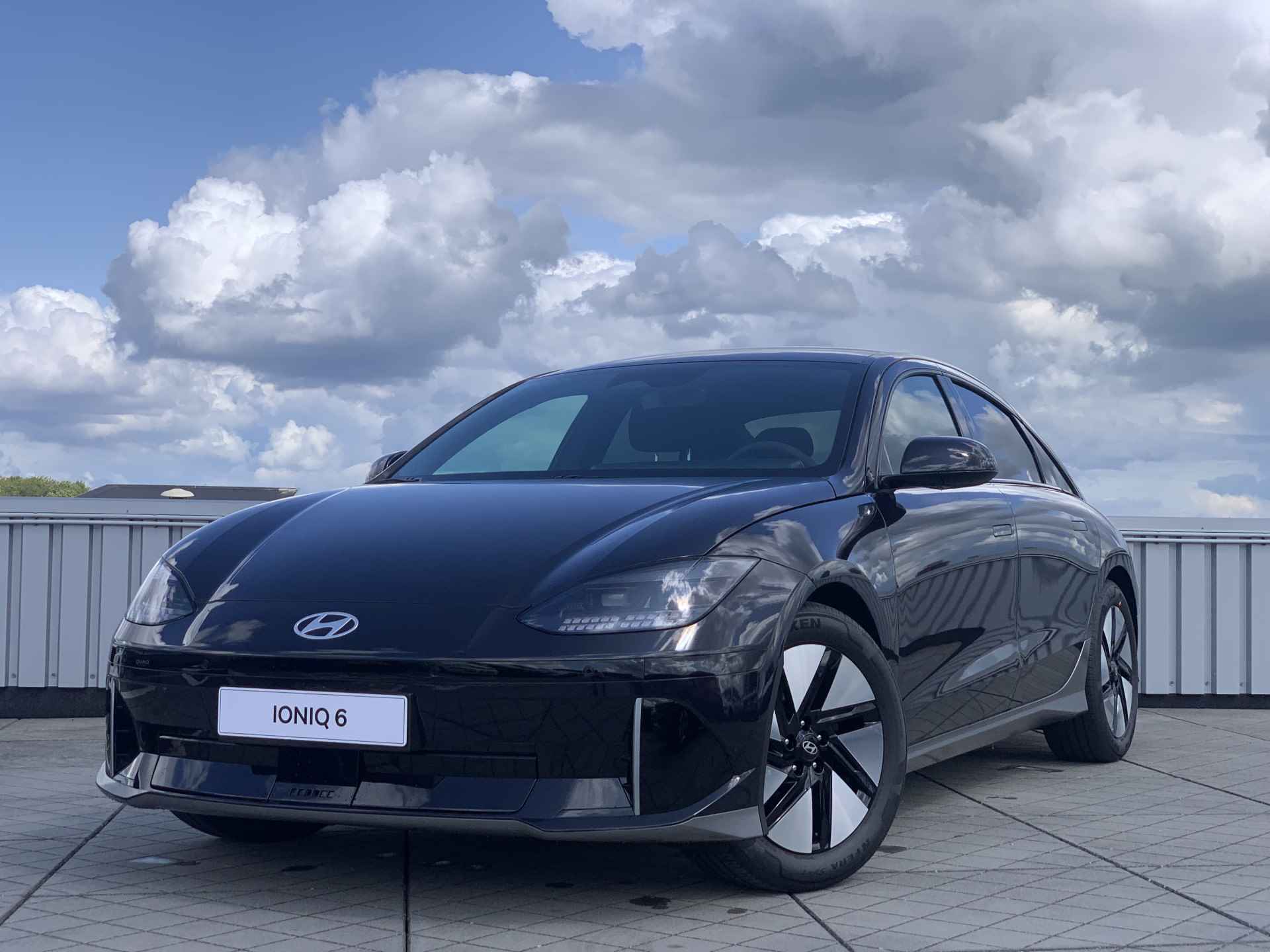 Hyundai IONIQ 6 Connect 53 kWh Volledig Elektrisch met 429 KM RANGE WLTP, Navigatie en Stoelverwarming Uit voorraad leverbaar! - 36/37