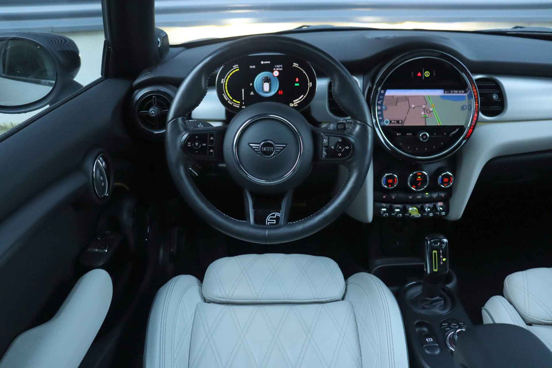 Mini 3-deurs Electric | Classic + Comfort Plus Pakket + Panodak + Adaptive Cruise Control + Harman Kardon + Comfort Acces + 17'' LMV - 8/28