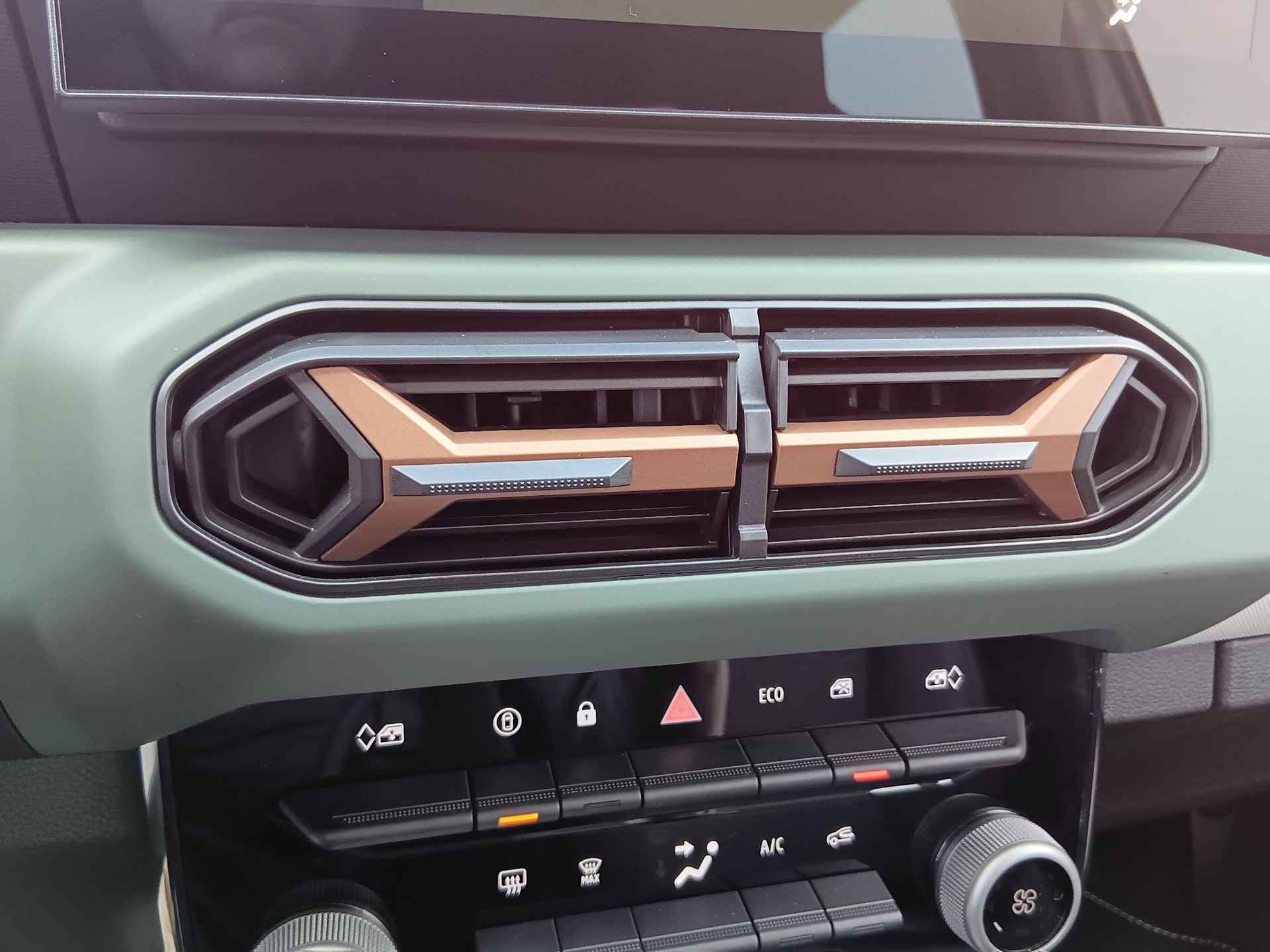 Dacia Spring Extreme 65 26.8 kWh Navigatie / Apple Carplay-Android Auto / Airco / Parkeersensoren + Camera - 8/41