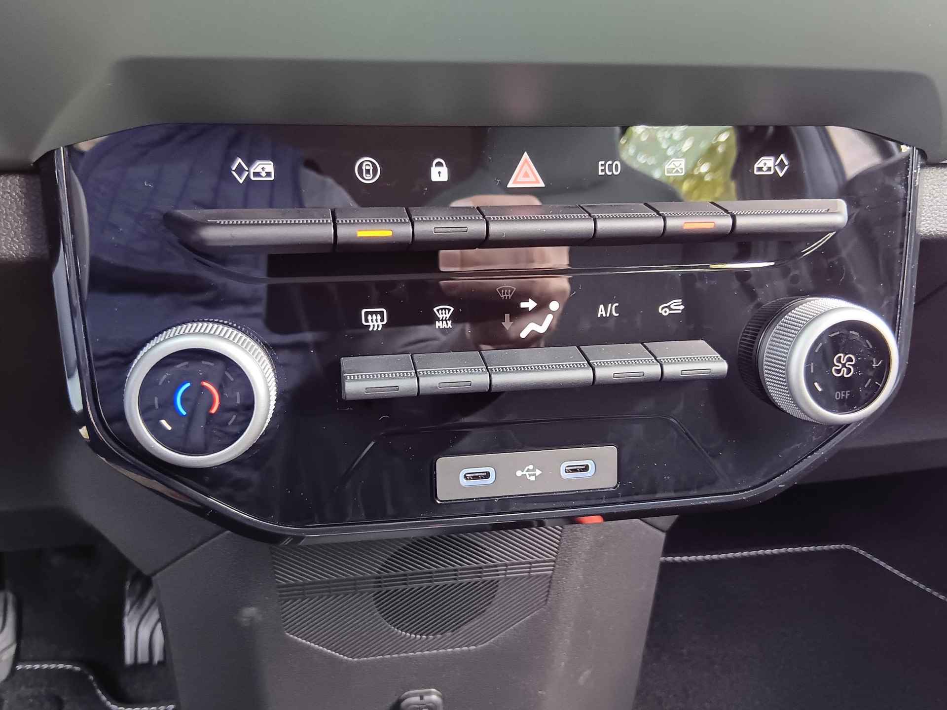 Dacia Spring Extreme 65 26.8 kWh Navigatie / Apple Carplay-Android Auto / Airco / Parkeersensoren + Camera - 10/41