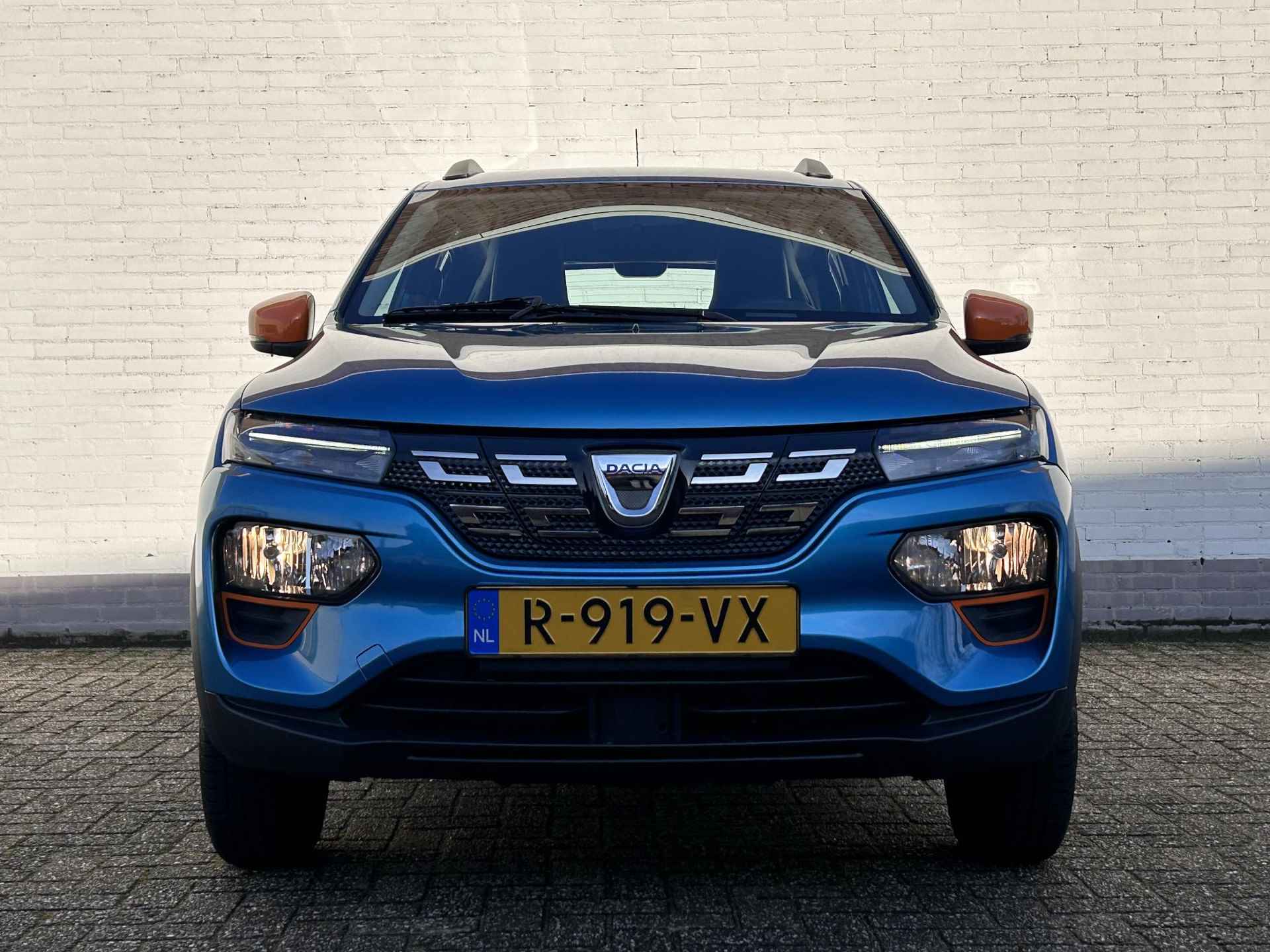 Dacia Spring Comfort Plus 27 kWh / Achteruitrij camera / Navigatie / Stoelverwarming / Apple carplay & Android auto / Airco / Cruise Limiter / Radio / Parkeersensor / - 6/39