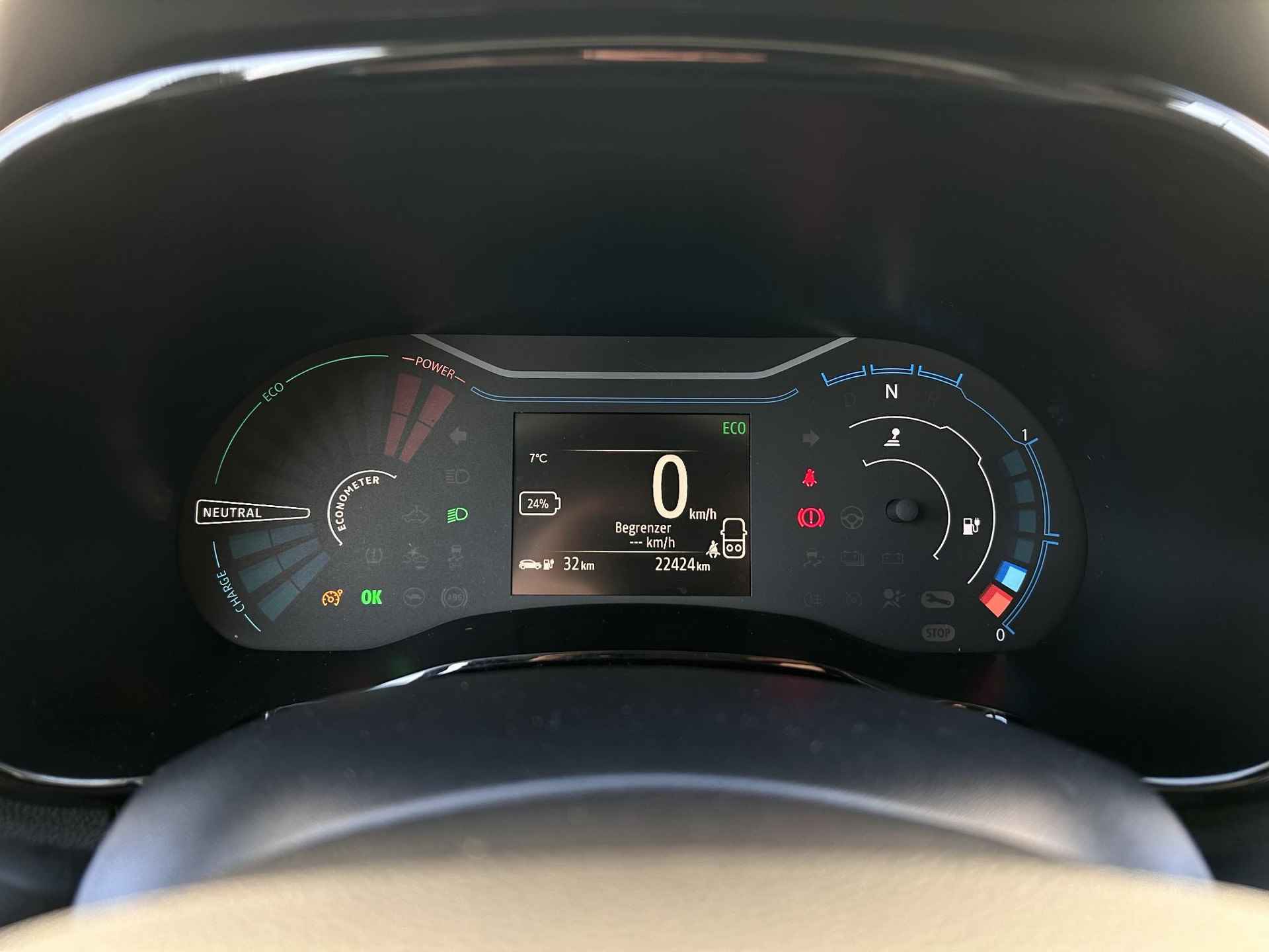 Dacia Spring Comfort Plus 27 kWh / Achteruitrij camera / Navigatie / Stoelverwarming / Apple carplay & Android auto / Airco / Cruise Limiter / Radio / Parkeersensor / - 18/39