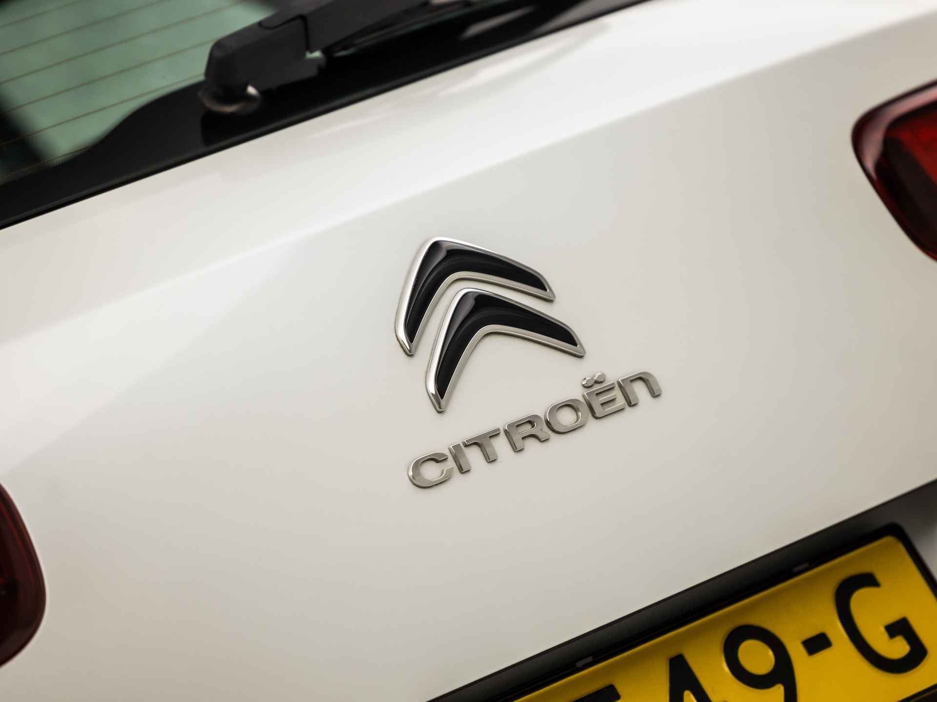 Citroën C4 Cactus 1.2 PureTech Sport (APPLE CARPLAY, NAVIGATIE, DIGITAL COCKPIT, SPORTSTOELEN, LM VELGEN, LANE ASSIST, CRUISE, DAB+, NIEUWSTAAT) - 25/33