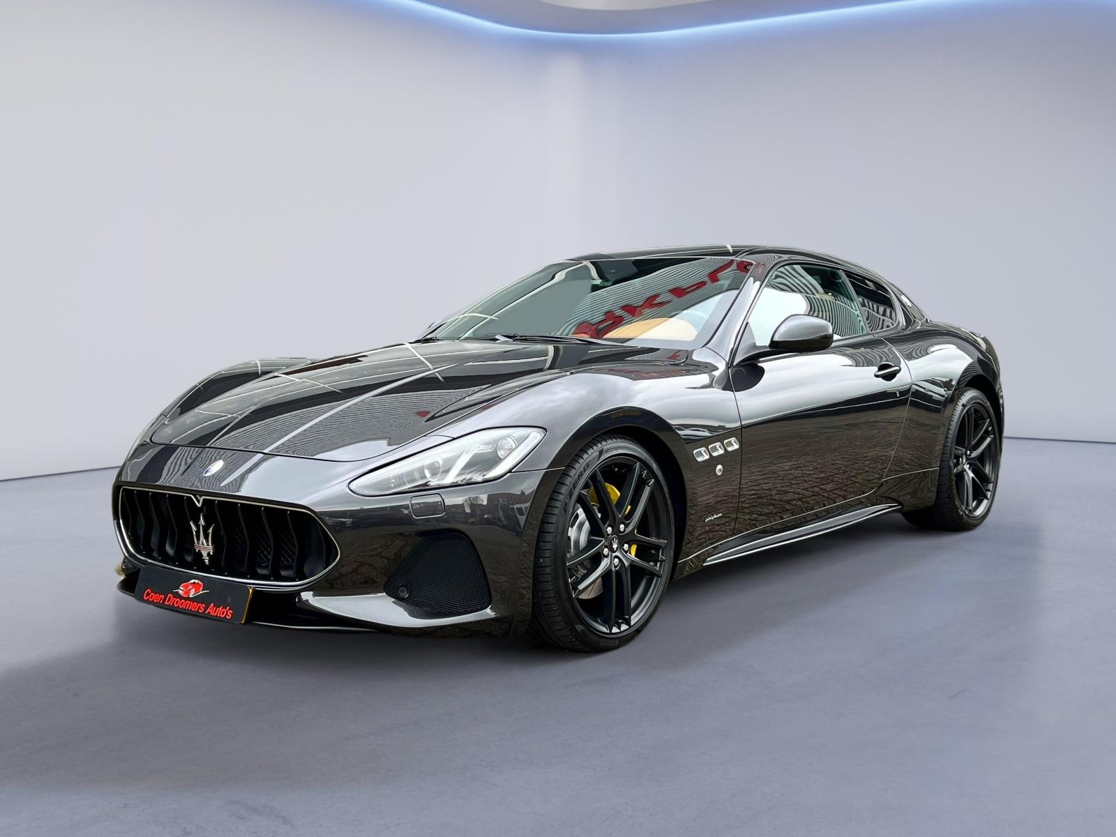 Maserati GranTurismo 4.7 Sport Carbon Optiek, MC Stradale Velgen, Cognac Leder, AppleCarplay, Stoelverwarming, Harmon Kardon (MET GARANTIE*)