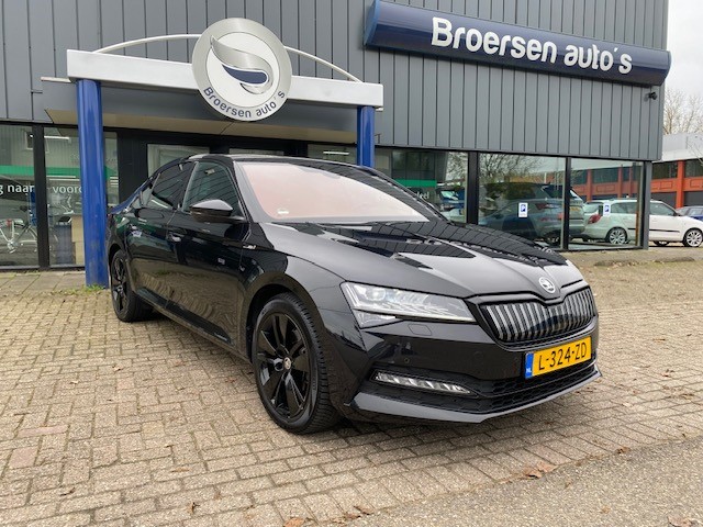 Skoda Superb 1.4 TSI PHEV 217pk DSG-6 Sportline Business Met Trekhaak, Stuur, stoel en voorruitverw.