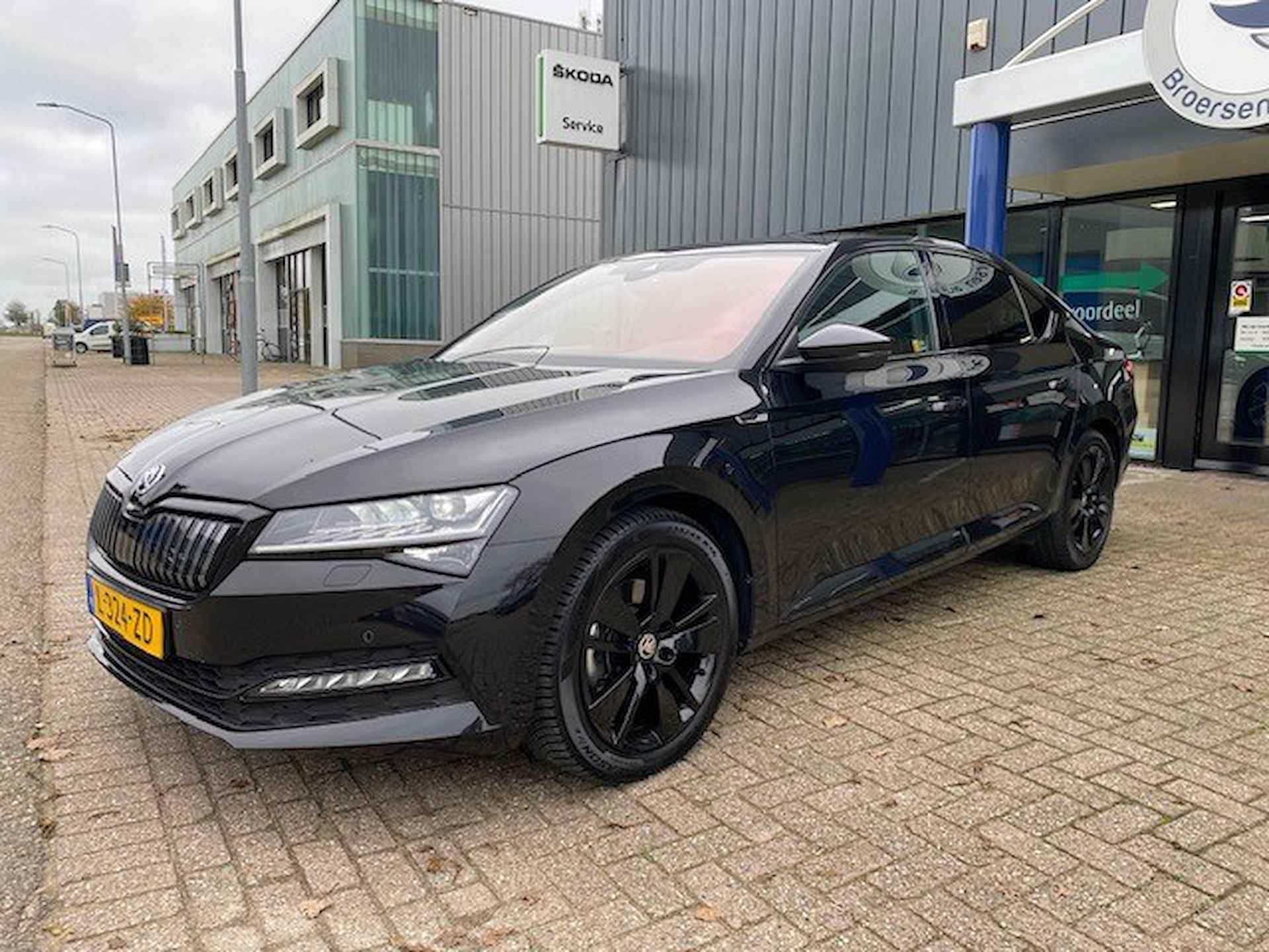 Skoda Superb 1.4 TSI PHEV 217pk DSG-6 Sportline Business Met Trekhaak, Stuur, stoel en voorruitverw. - 4/39