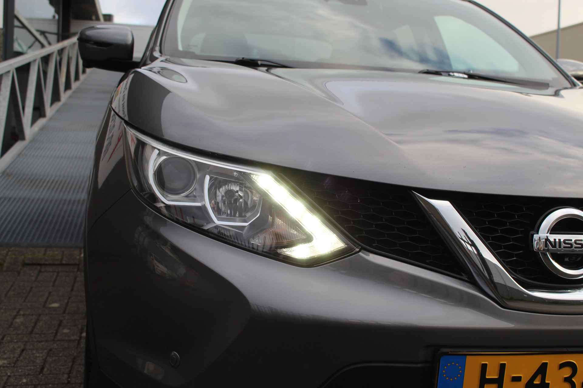 Nissan QASHQAI 1.2 Connect Edition Panoramadak/360Graden Camera/Achteruitrijcamera/Stoelverwarming/Cruise Control/Navigatie/Bluetooth/Keyless E - 6/29