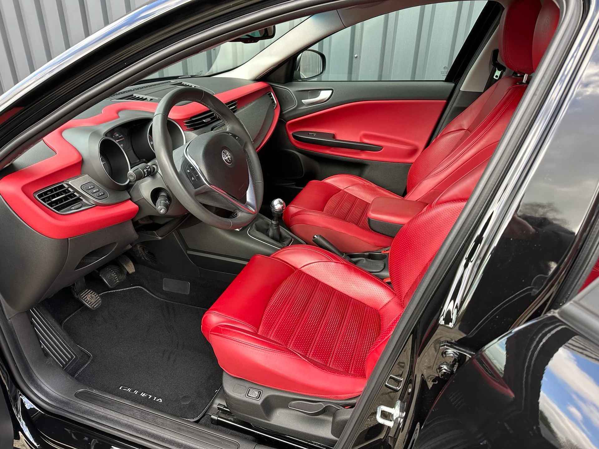 Alfa Romeo Giulietta 1.4 Turbo Sport, 120 pk, Dealer onderhouden, nieuwstaat, Unieke uitvoering - 3/31