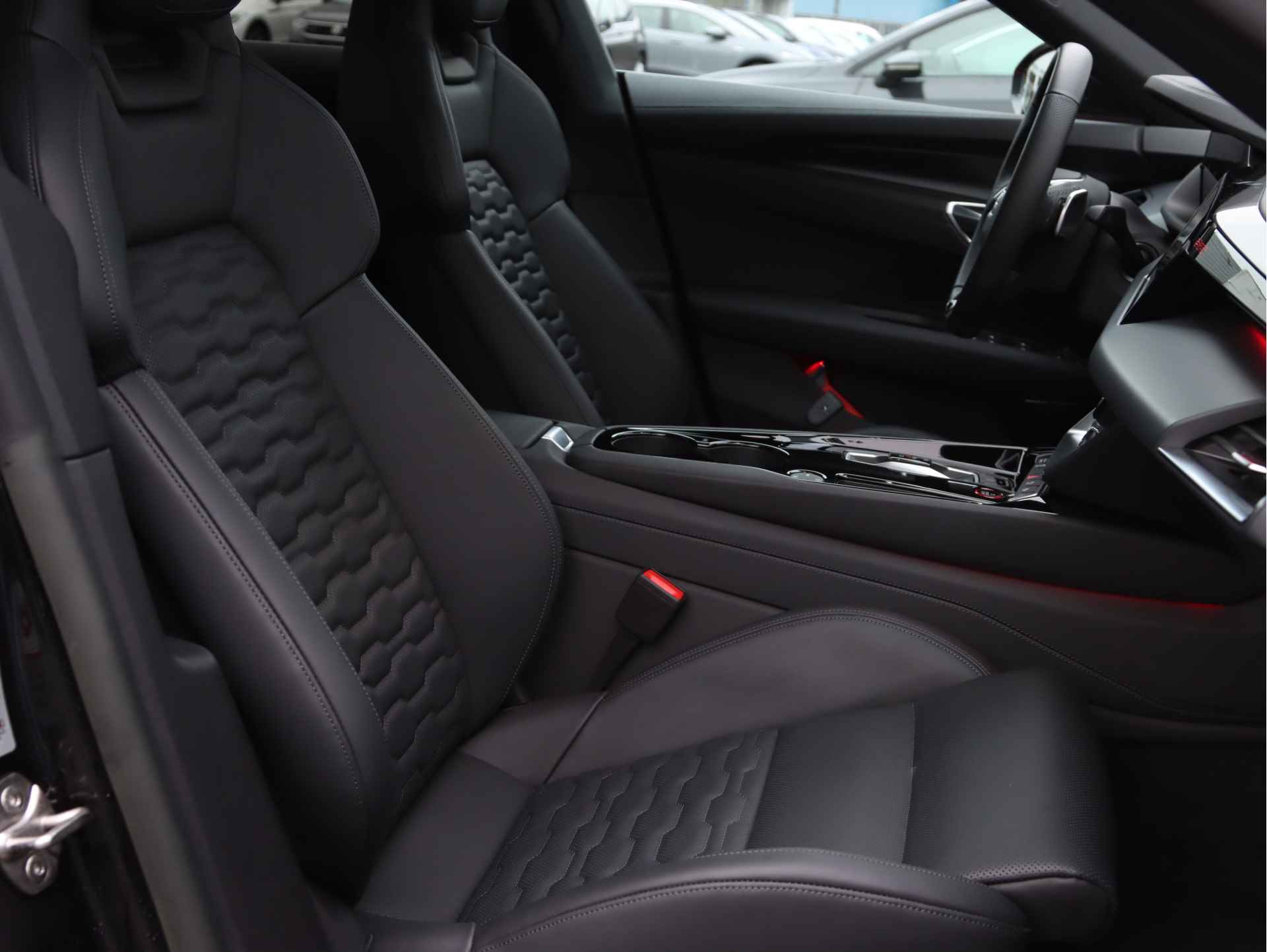 Audi e-tron GT 476pk | 95Kwh | Vierwielbesturing | Luchtvering | Concaver 22" Exclusive wielen | Panoramadak | B&O - 8/60