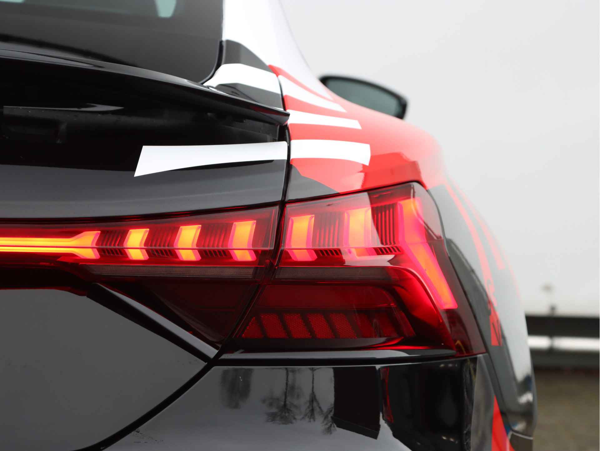 Audi e-tron GT 476pk | 95Kwh | Vierwielbesturing | Luchtvering | Concaver 22" Exclusive wielen | Panoramadak | B&O - 17/60
