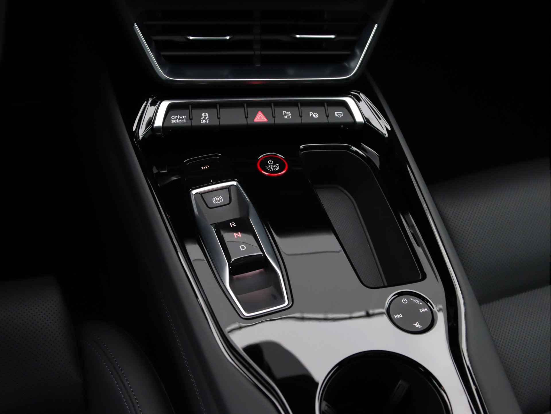 Audi e-tron GT 476pk | 95Kwh | Vierwielbesturing | Luchtvering | Concaver 22" Exclusive wielen | Panoramadak | B&O - 58/60