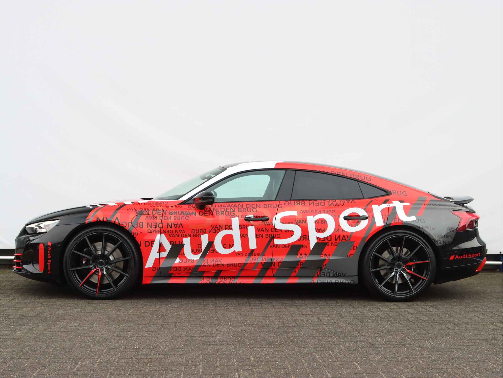 Audi e-tron GT 476pk | 95Kwh | Vierwielbesturing | Luchtvering | Concaver 22" Exclusive wielen | Panoramadak | B&O - 2/60