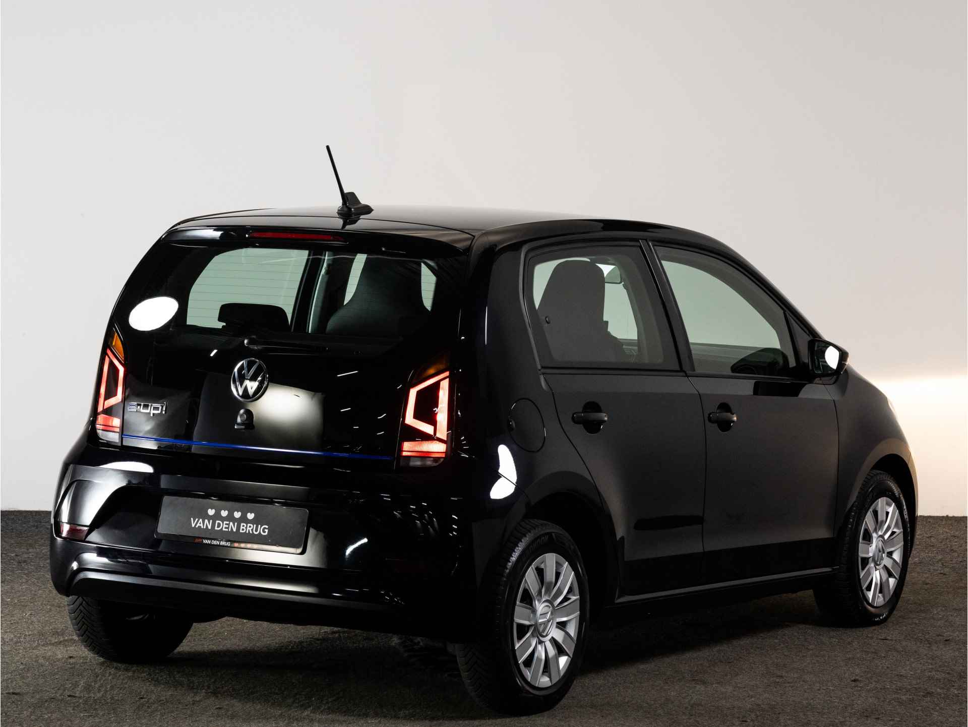 Volkswagen e-Up! e-Up! 35 KW 83 pk | € 2.000 SUBSIDIE mogelijk | 260 KM WLTP | Climate Control |Stoelverwarming | - 4/28