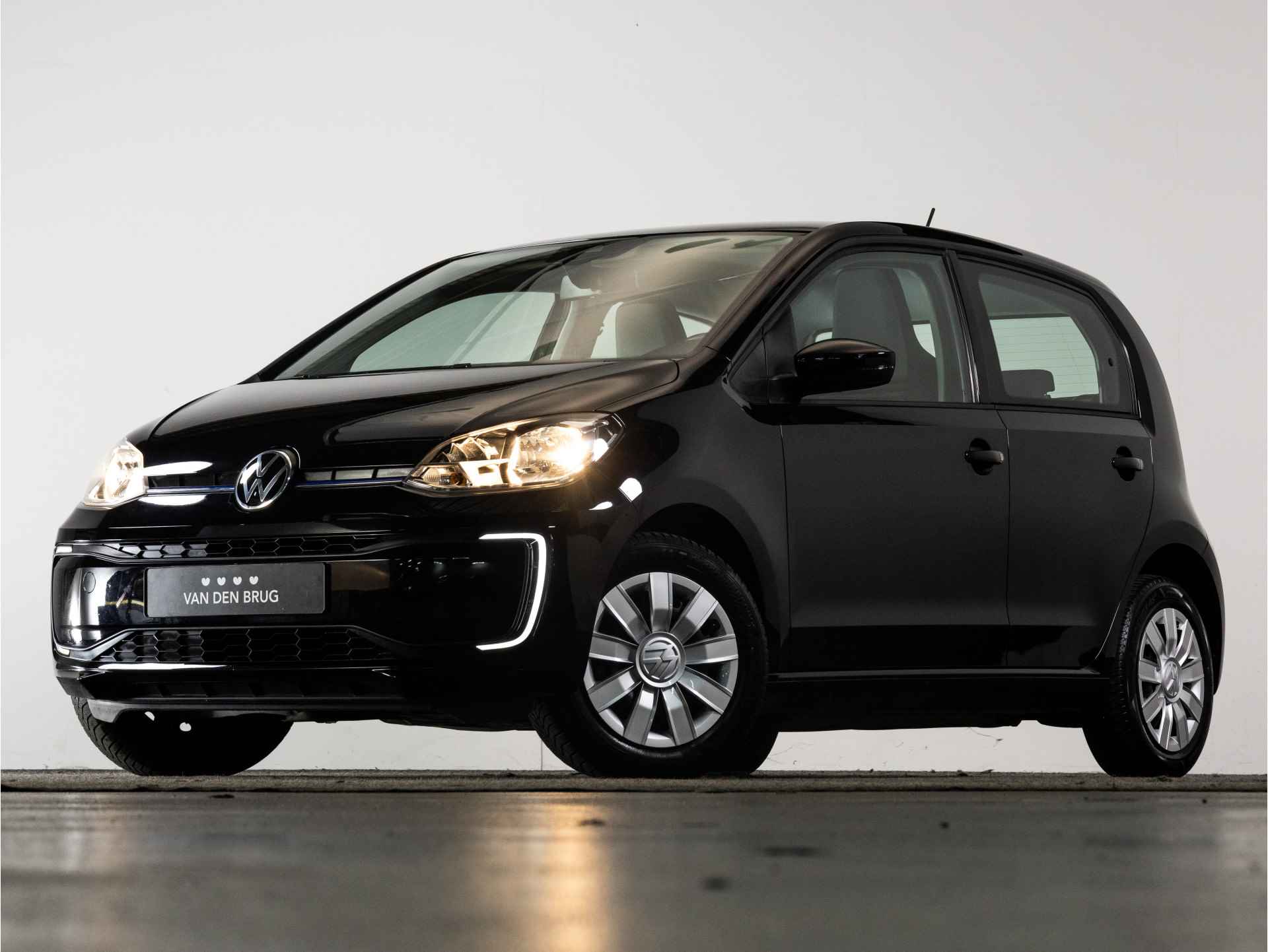 Volkswagen e-Up! e-Up! 35 KW 83 pk | € 2.000 SUBSIDIE mogelijk | 260 KM WLTP | Climate Control |Stoelverwarming | - 25/28