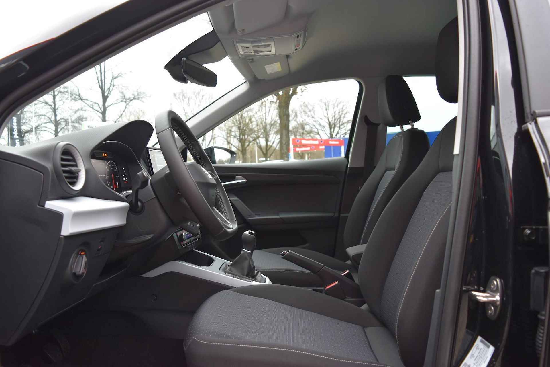 SEAT Arona 1.0 TSI Style Business Connect 95 PK | LED Koplampen | Apple Carplay & Android auto | Climate Control | Cruise Control | Parkeersensoren | Stoelverwarming | Privacy Glass | Lichtmetalen velgen | DIRECT LEVERBAAR! | €1.000,- INRUILPREMIE! | - 6/11