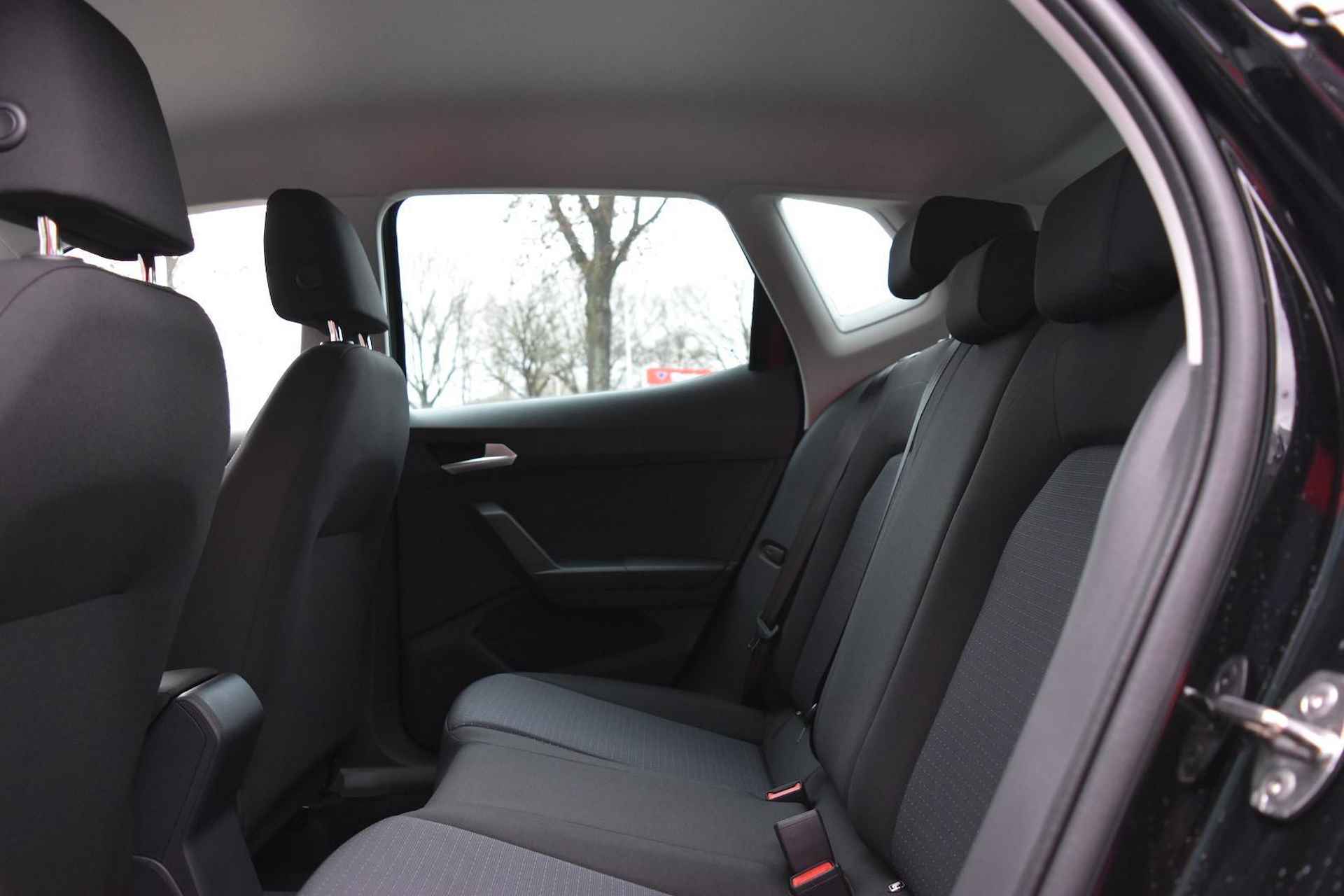 SEAT Arona 1.0 TSI Style Business Connect 95 PK | LED Koplampen | Apple Carplay & Android auto | Climate Control | Cruise Control | Parkeersensoren | Stoelverwarming | Privacy Glass | Lichtmetalen velgen | DIRECT LEVERBAAR! | €1.000,- INRUILPREMIE! | - 7/11