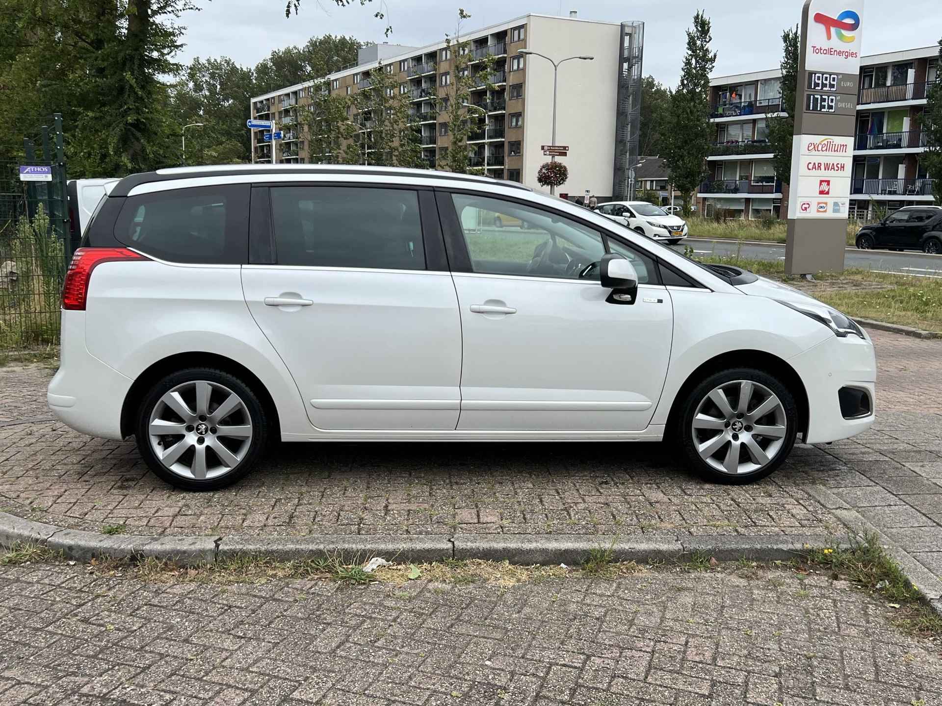 Peugeot 5008 1.2 PureTech Style 7p. Navi/Camera/Panoramadak/7-Zits/Trekhaak/GEEN AFLEVERKOSTEN - 3/27