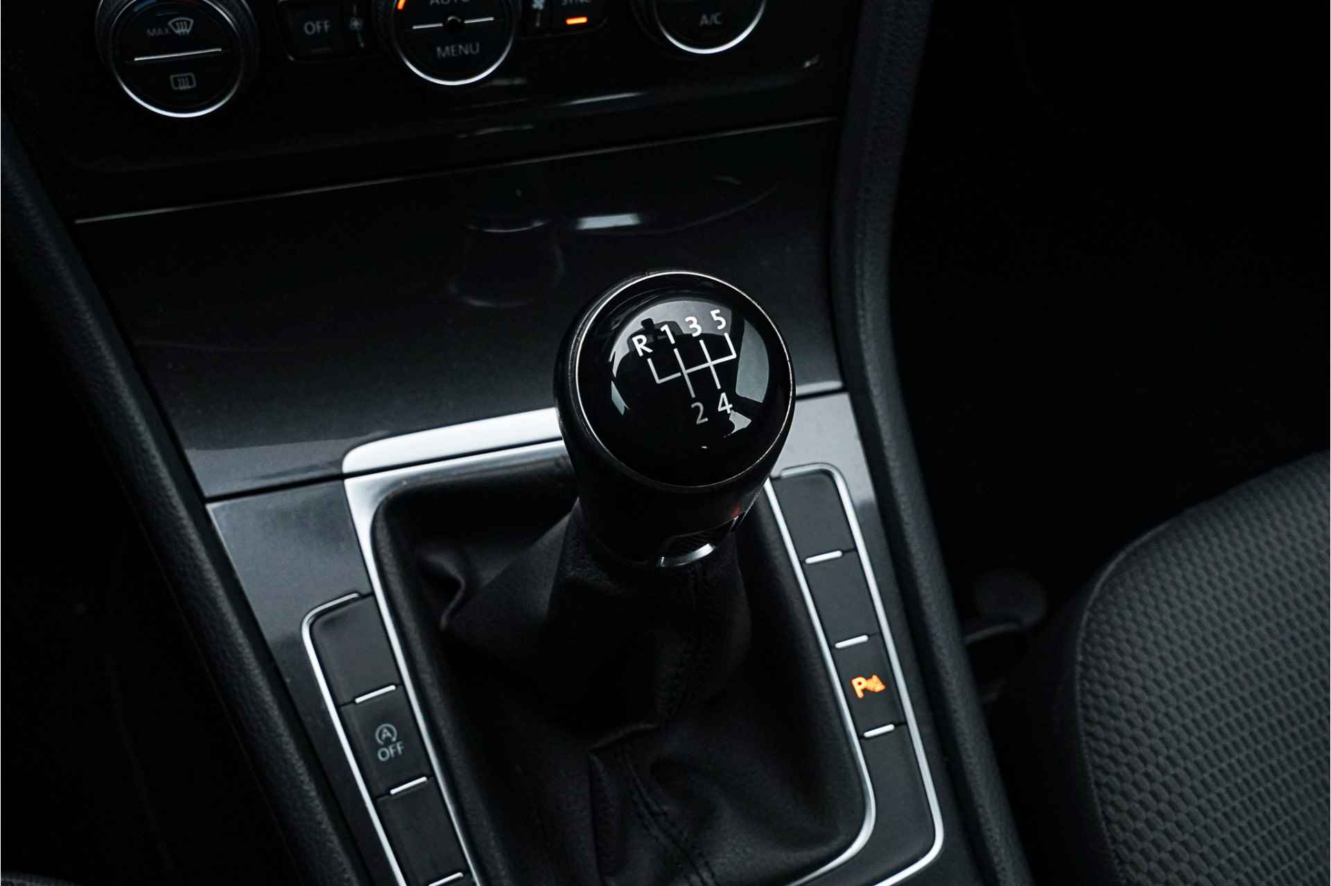 Volkswagen Golf 1.6 TDI Comfortline | Navigatie | DAB+ | Apple carplay/android auto - 18/33