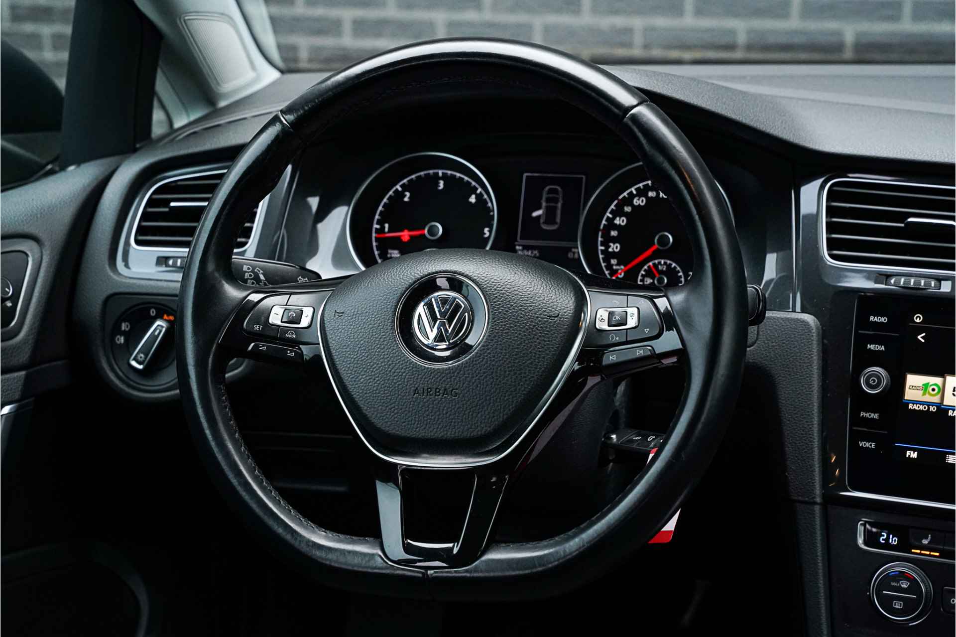 Volkswagen Golf 1.6 TDI Comfortline | Navigatie | DAB+ | Apple carplay/android auto - 19/33