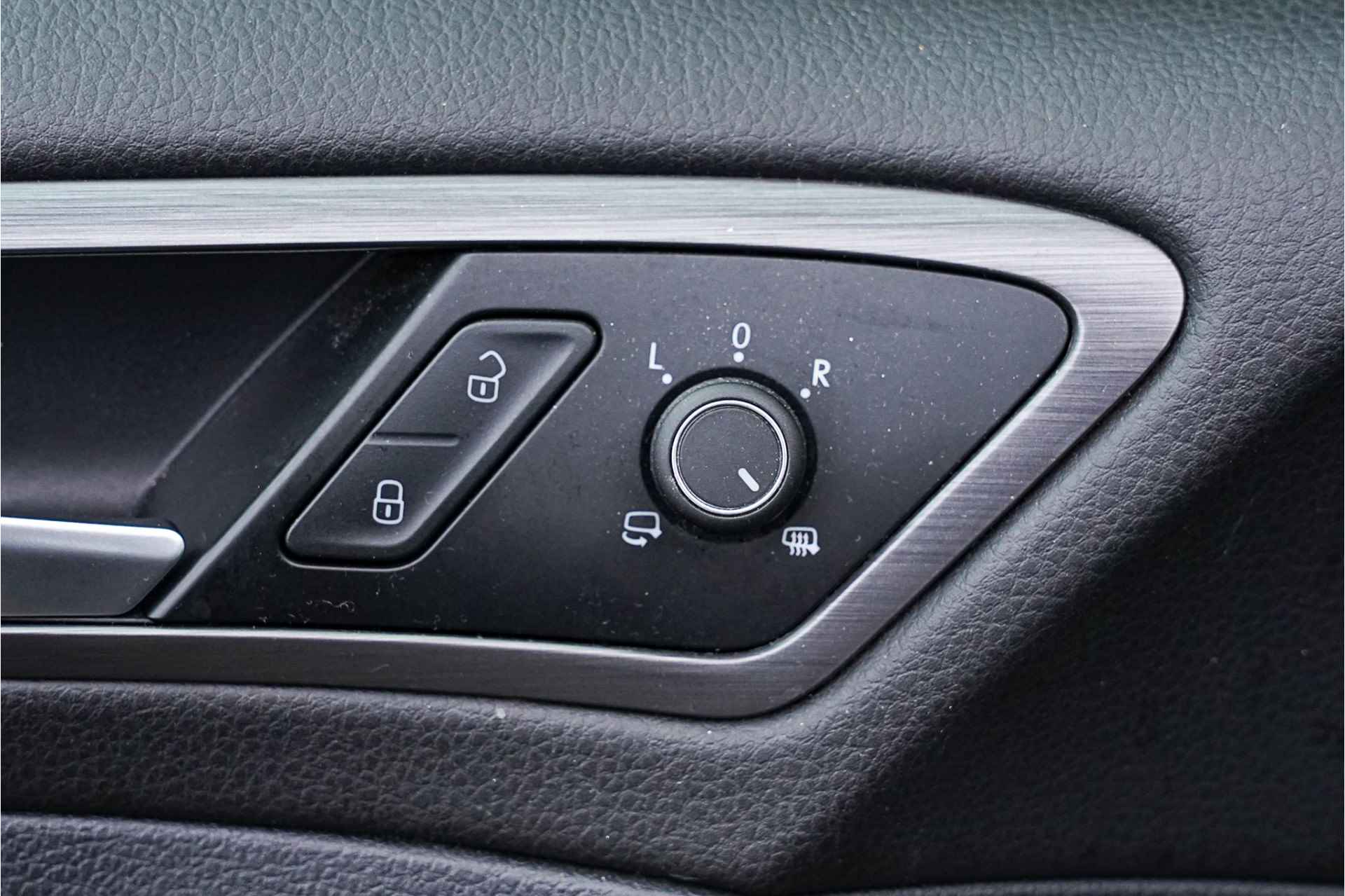 Volkswagen Golf 1.6 TDI Comfortline | Navigatie | DAB+ | Apple carplay/android auto - 24/33