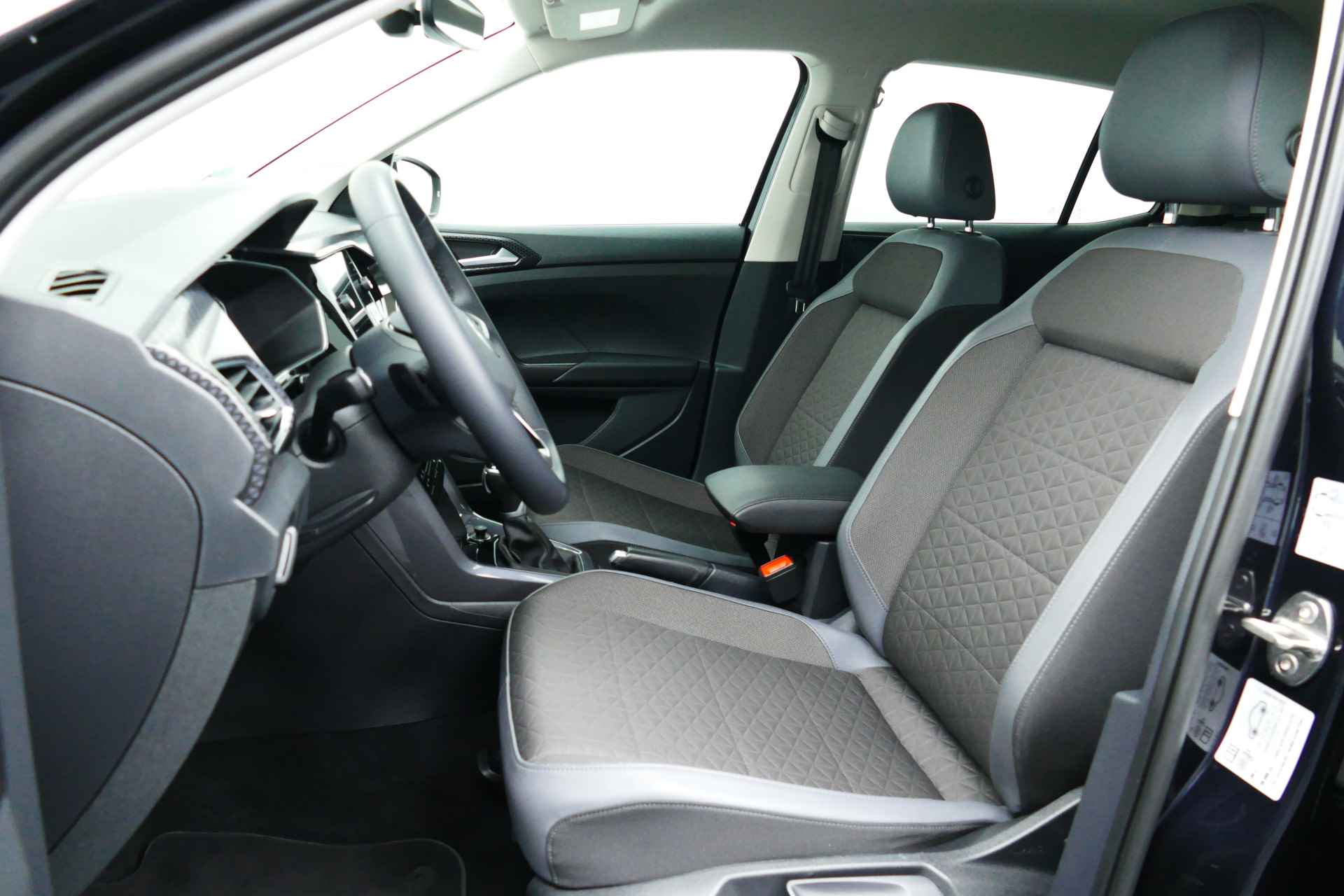 Volkswagen T-Cross 1.5 150pk TSI Style Business R-Line. Virt Cockpit, Camera, Led Koplampen, 18"LMV, Stoelverw - 12/45