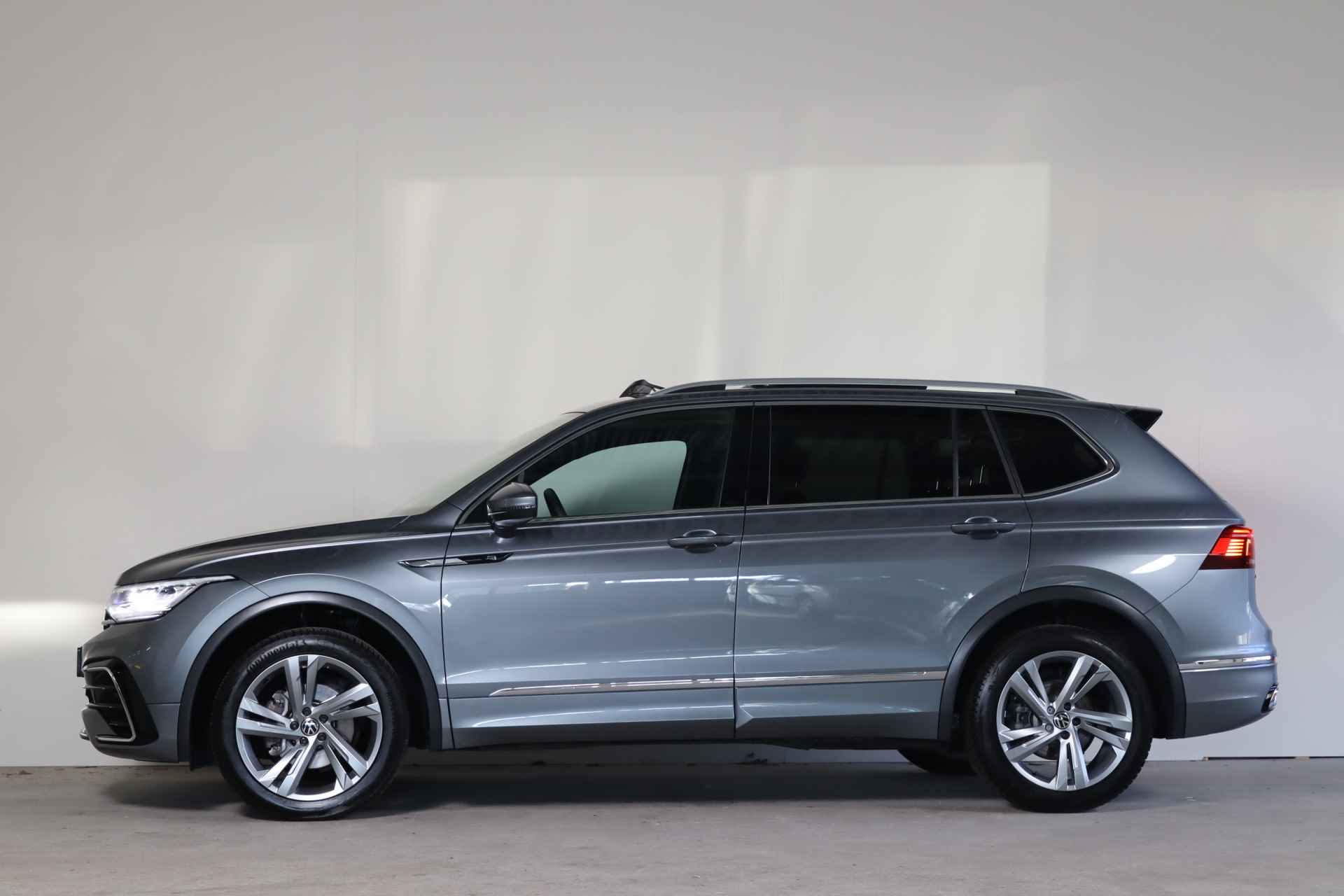 Volkswagen Tiguan Allspace 1.5 TSI R-Line Business+ 7p. NL-Auto!! Zeer compleet!! - 6/46