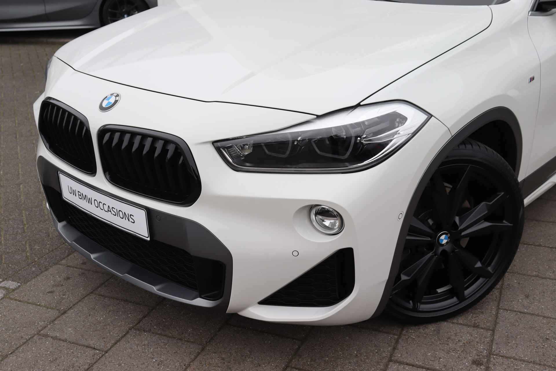 BMW X2 xDrive20i High Executive M Sport Automaat / Panoramadak / Trekhaak / Sportstoelen / Comfort Access / LED / Head-Up / Park Assistant / M Sportonderstel - 4/37