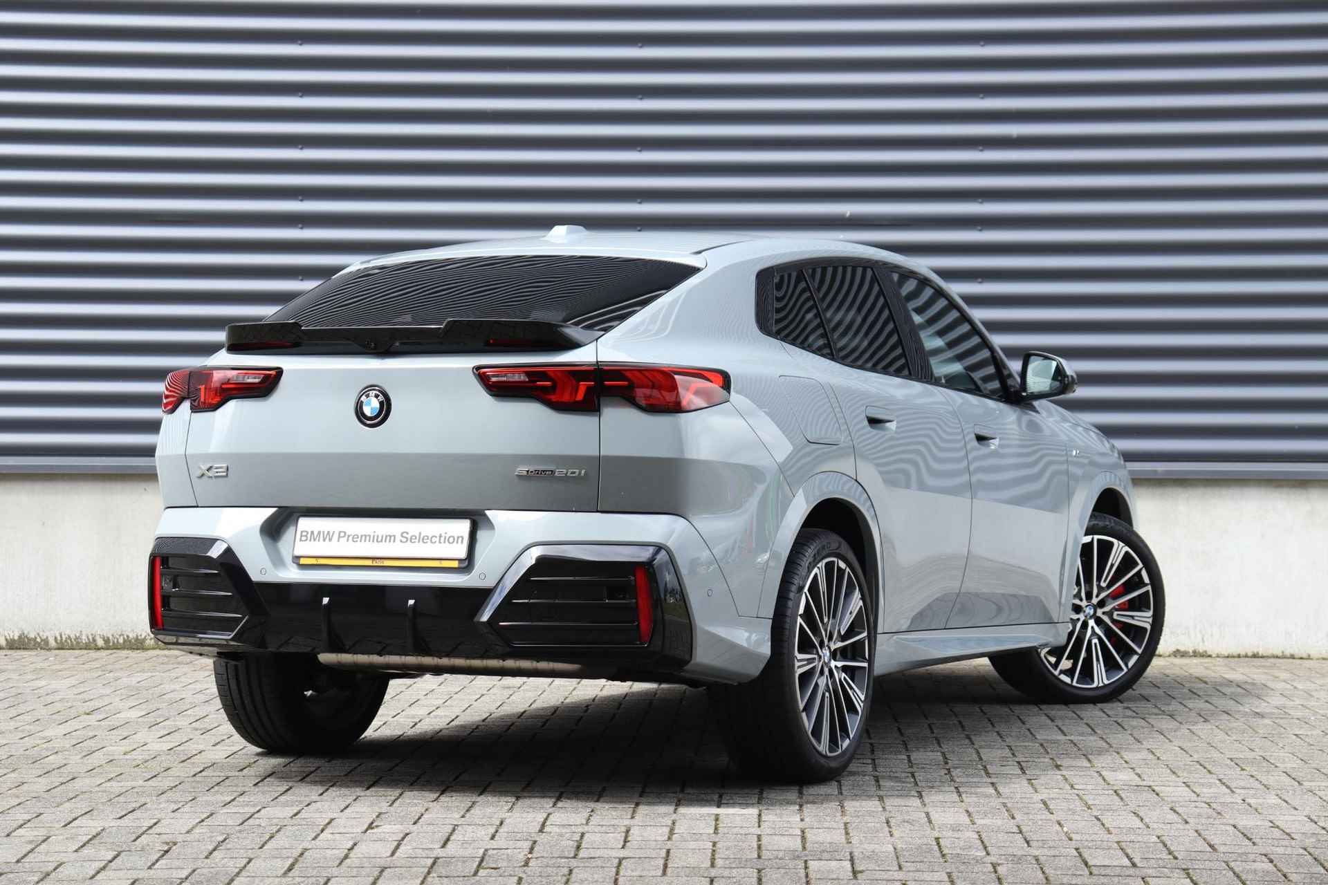 BMW X2 sDrive20i | M Sportpakket Pro | Panodak | Driving Assistant Plus | Parking Assistant Plus | Harman Kardon| Head-Up | Elektr. Voorstoelen | Iconic Glow | 20''LMV | Showroom Sale - 2/34