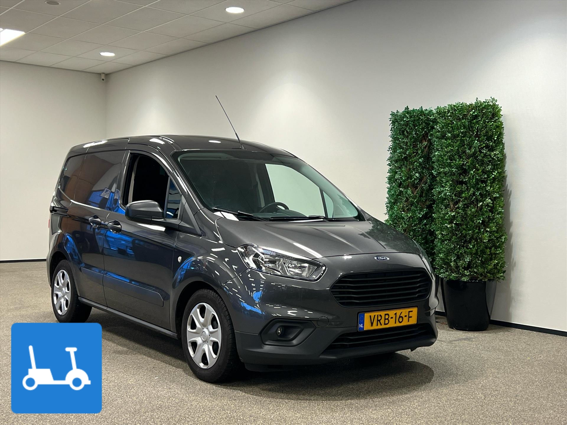 Ford Transit Courier incl. platform of kofferbaklift (marge)