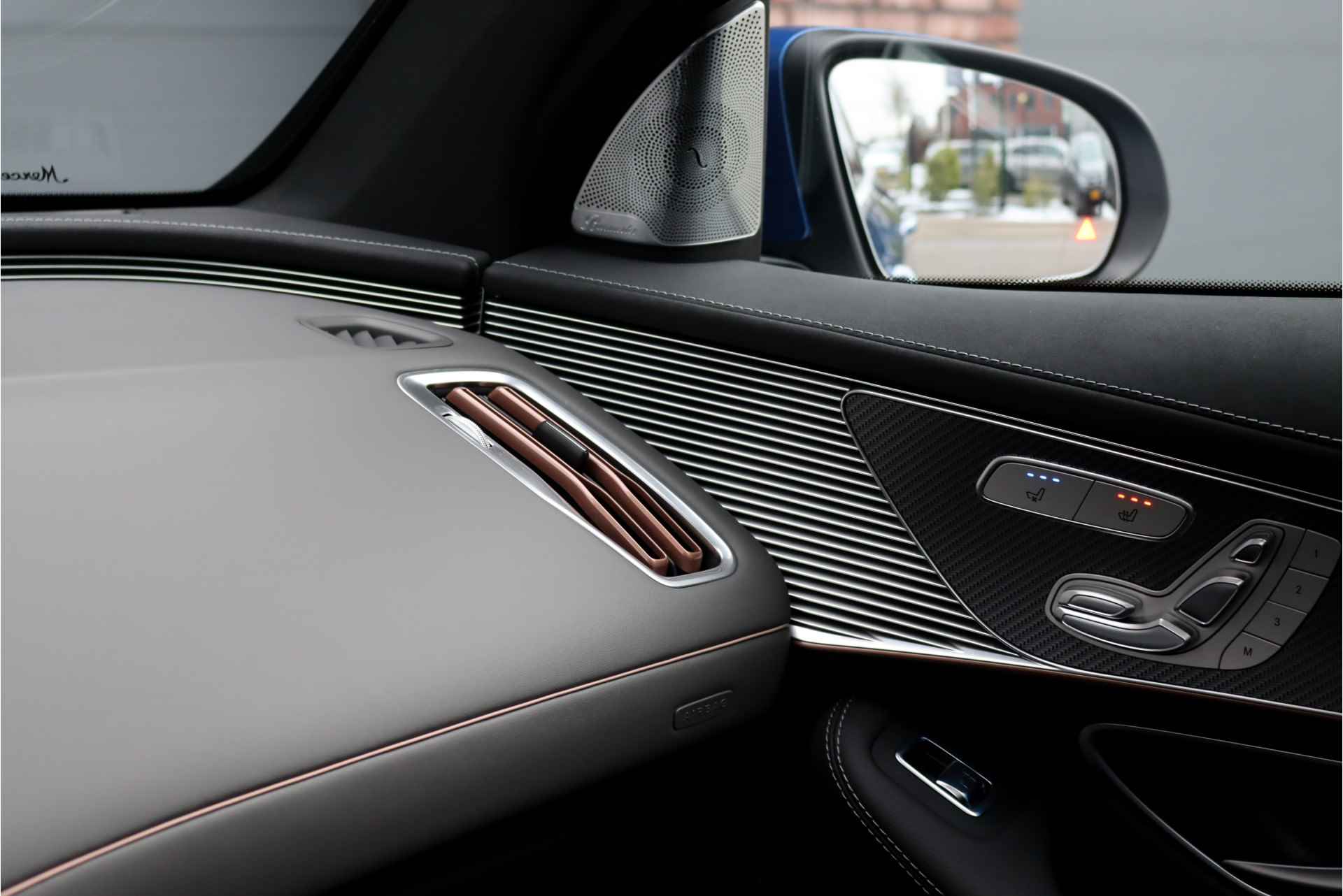 Mercedes-Benz EQC 400 4-MATIC Premium AMG Line 80 kWh, Schuifdak, Distronic+, Burmester, Stoelverwarming-/ventilatie, Massage, Memory, Surround Camera, Verwarmd Stuurwiel, HUD, Keyless Go, Rijassistentiepakket, Etc. - 9/50