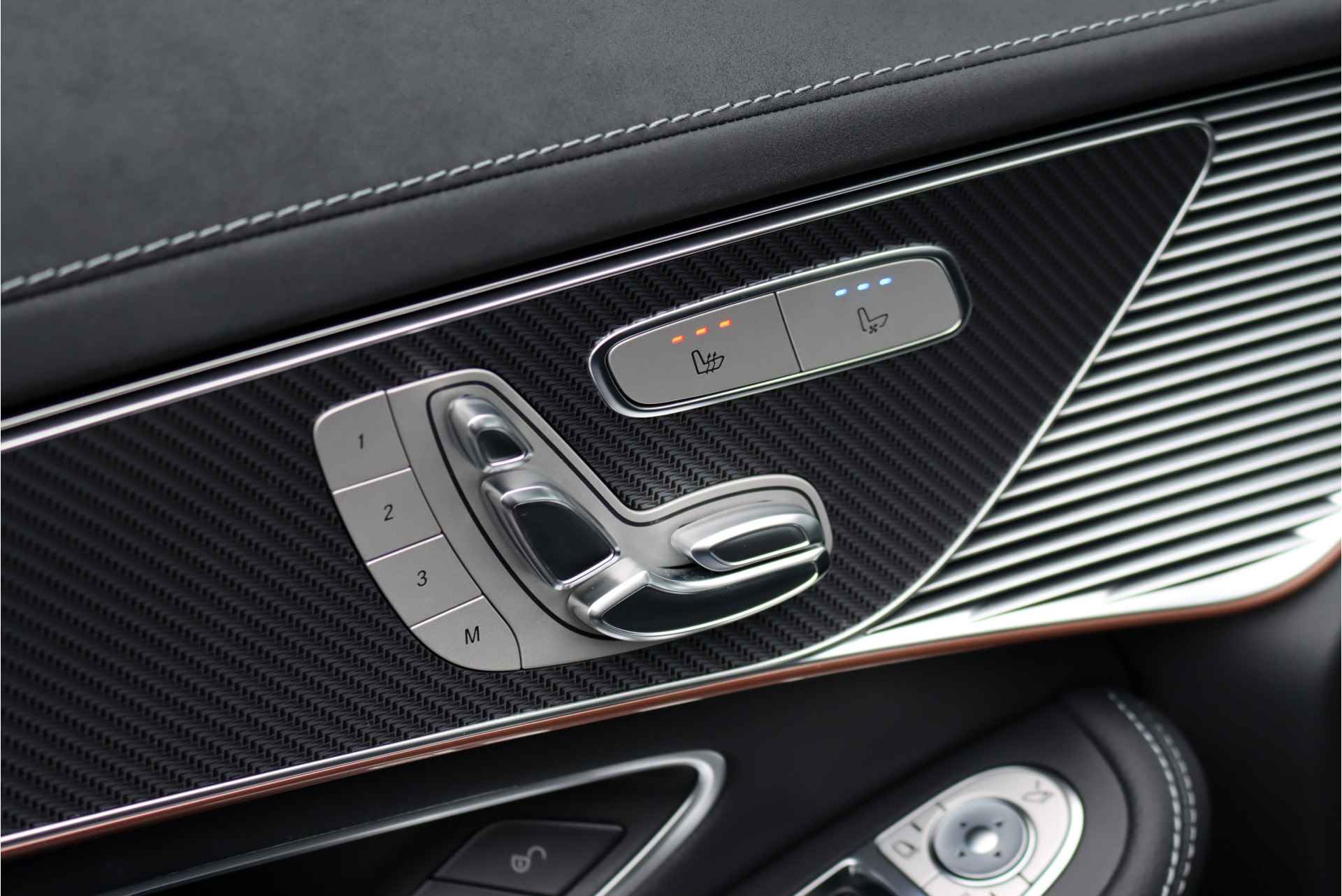Mercedes-Benz EQC 400 4-MATIC Premium AMG Line 80 kWh, Schuifdak, Distronic+, Burmester, Stoelverwarming-/ventilatie, Massage, Memory, Surround Camera, Verwarmd Stuurwiel, HUD, Keyless Go, Rijassistentiepakket, Etc. - 13/50