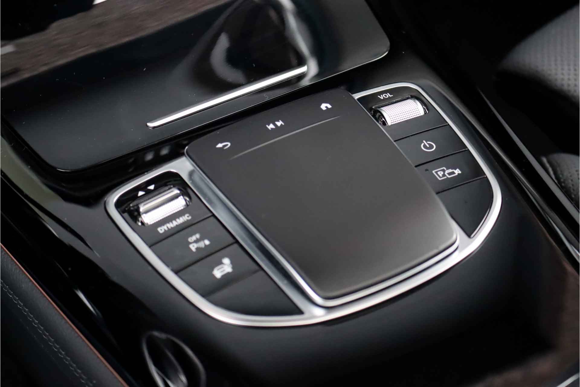 Mercedes-Benz EQC 400 4MATIC Premium AMG Line 80 kWh, 45.000,- ex BTW, Schuifdak, Distronic+, Burmester, Stoelverwarming-/ventilatie, Massage, Memory, Surround Camera, Verwarmd Stuurwiel, HUD, Keyless Go, Rijassistentiepakket, Etc. - 38/50