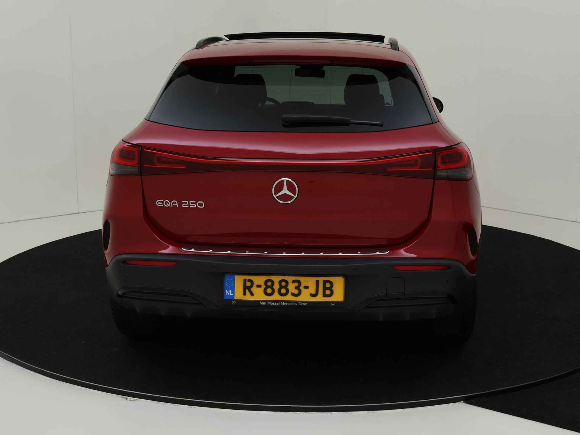 Mercedes-Benz EQA 250 Business Solution AMG 67 kWh /AMG /Panoramadak / Night pakket/ 20 Inch /Memory stoelen /360 Camera - 8/35
