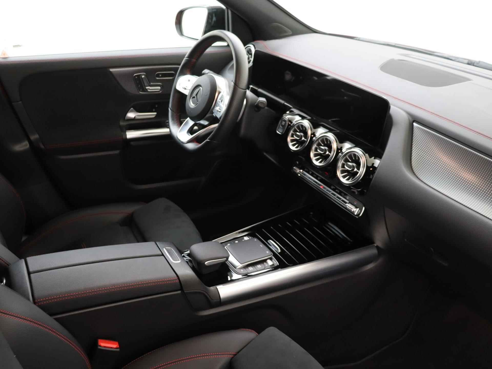 Mercedes-Benz EQA 250 Business Solution AMG 67 kWh /AMG /Panoramadak / Night pakket/ 20 Inch /Memory stoelen /360 Camera - 18/35