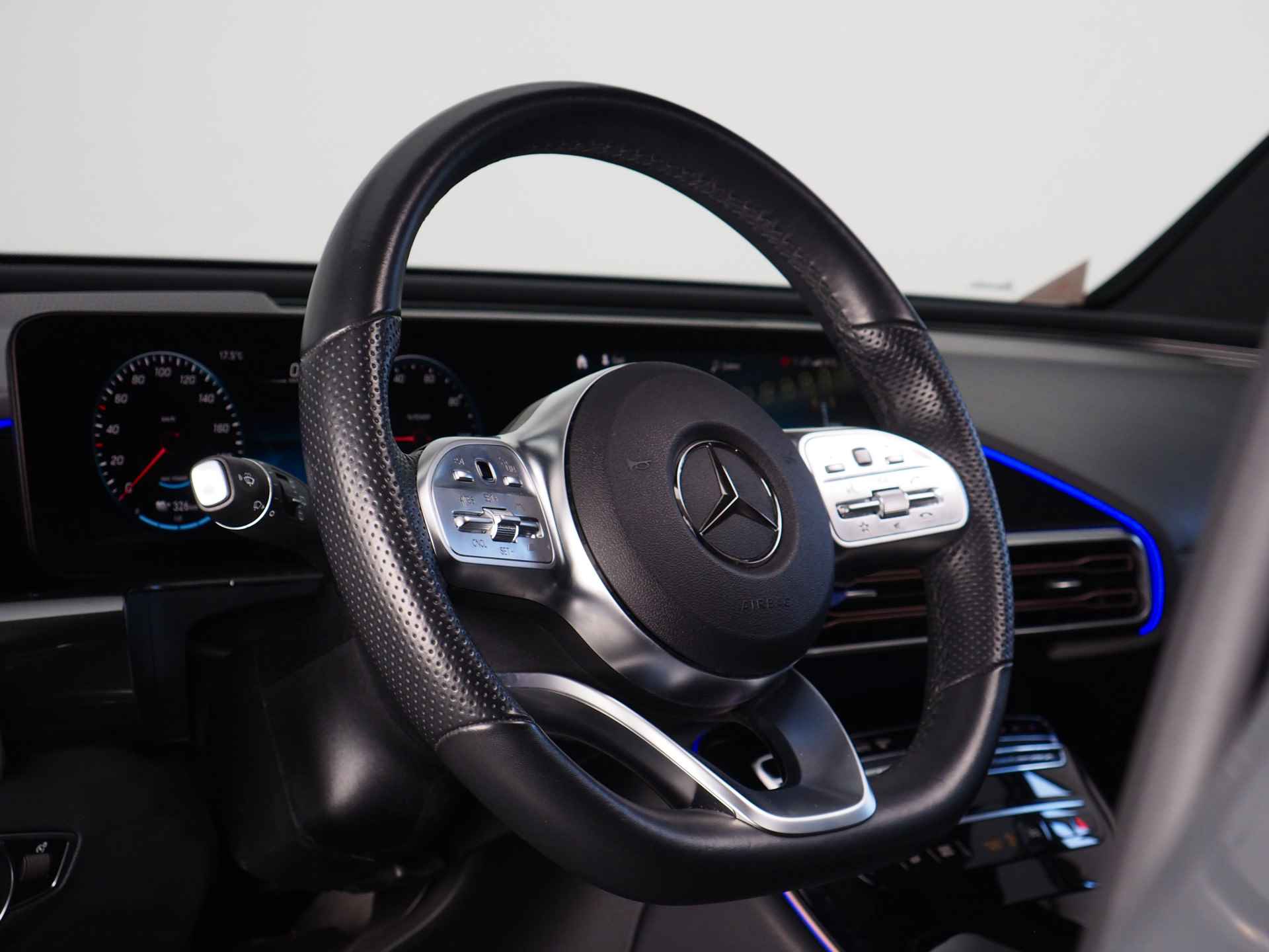 Mercedes-Benz EQC 400 4MATIC Premium 80 kWh | Noodremassistent | Achteruitrijcamera | Apple CarPlay/ Android Auto | Adaptieve Cruise Control | Navigatie | Inc. 220v Laadkabel | Dodehoekdetectie | Stoelverwarming voor en achter - 9/71