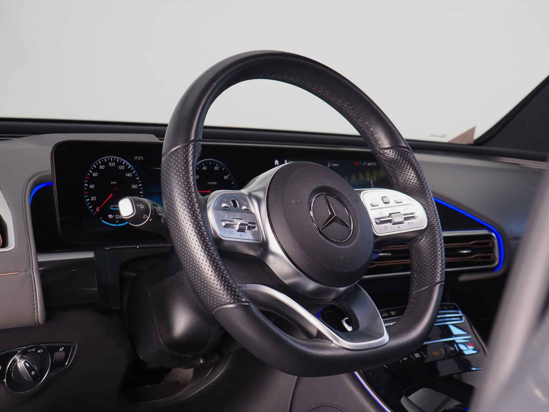 Mercedes-Benz EQC 400 4MATIC Premium 80 kWh | Noodremassistent | Achteruitrijcamera | Apple CarPlay/ Android Auto | Adaptieve Cruise Control | Navigatie | Inc. 220v Laadkabel | Dodehoekdetectie | Stoelverwarming voor en achter - 19/71