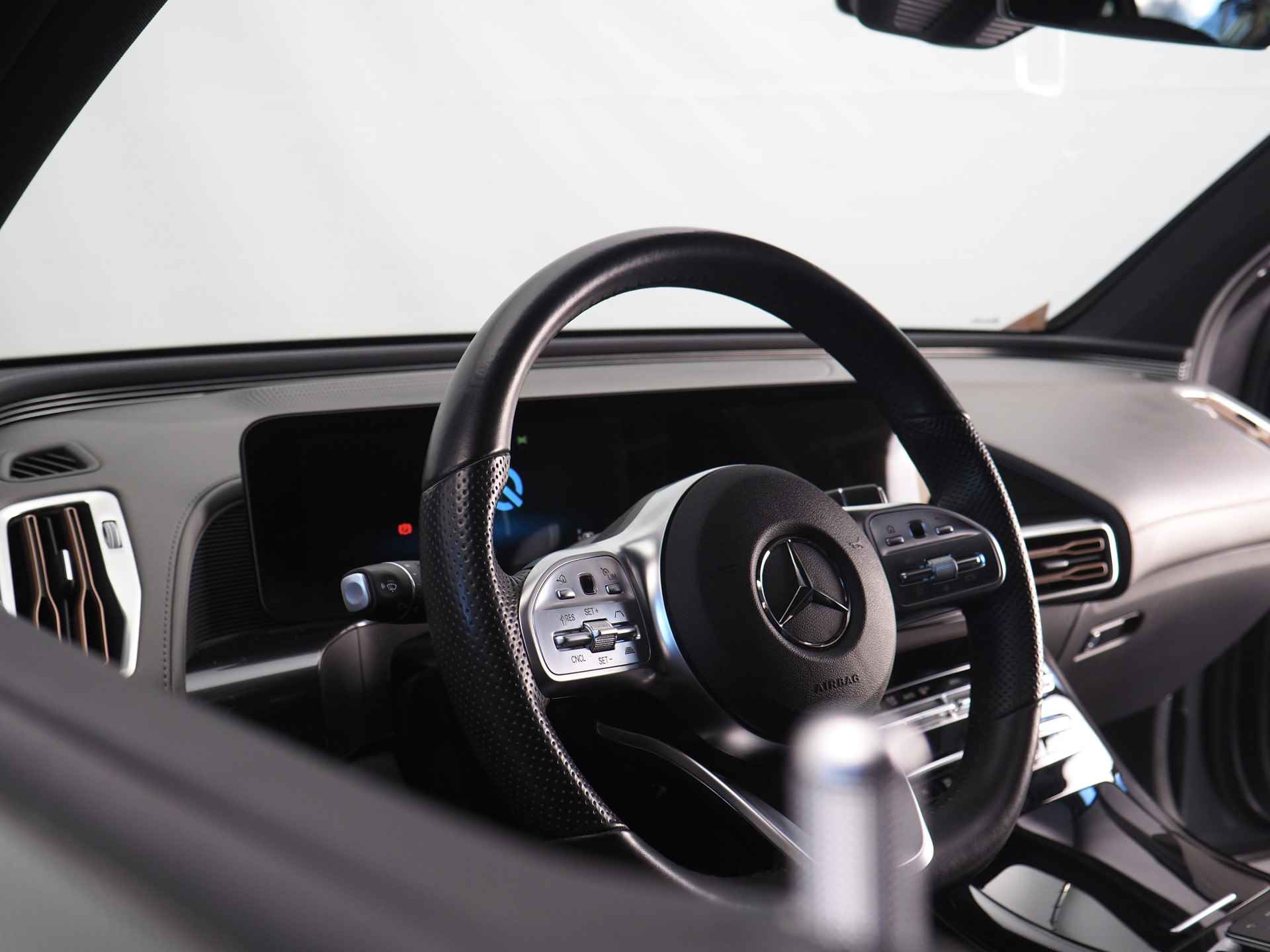 Mercedes-Benz EQC 400 4MATIC Premium 80 kWh | Noodremassistent | Achteruitrijcamera | Apple CarPlay/ Android Auto | Adaptieve Cruise Control | Navigatie | Inc. 220v Laadkabel | Dodehoekdetectie | Stoelverwarming voor en achter - 28/71