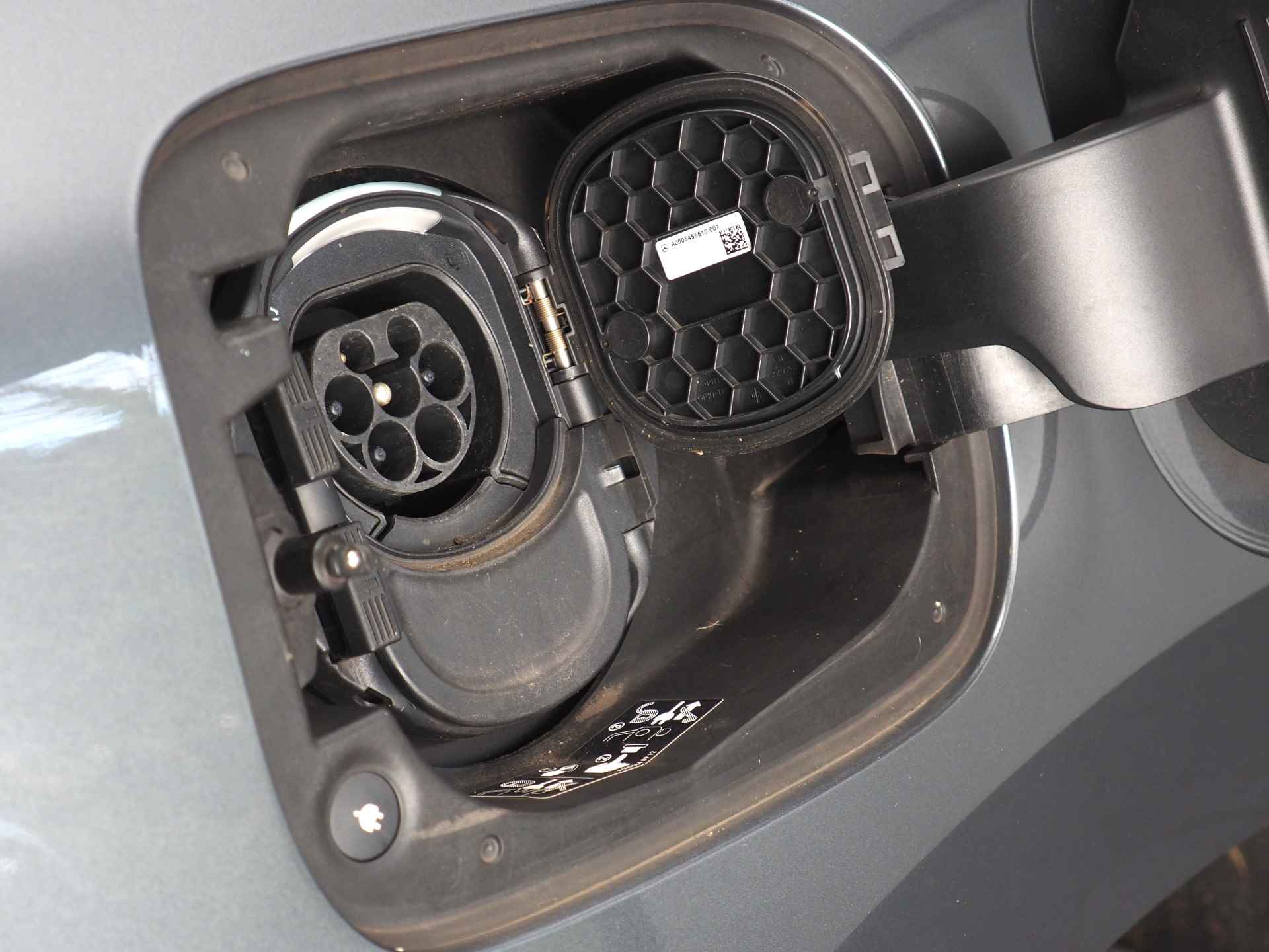 Mercedes-Benz EQC 400 4MATIC Premium 80 kWh | Noodremassistent | Achteruitrijcamera | Apple CarPlay/ Android Auto | Adaptieve Cruise Control | Navigatie | Inc. 220v Laadkabel | Dodehoekdetectie | Stoelverwarming voor en achter - 32/71