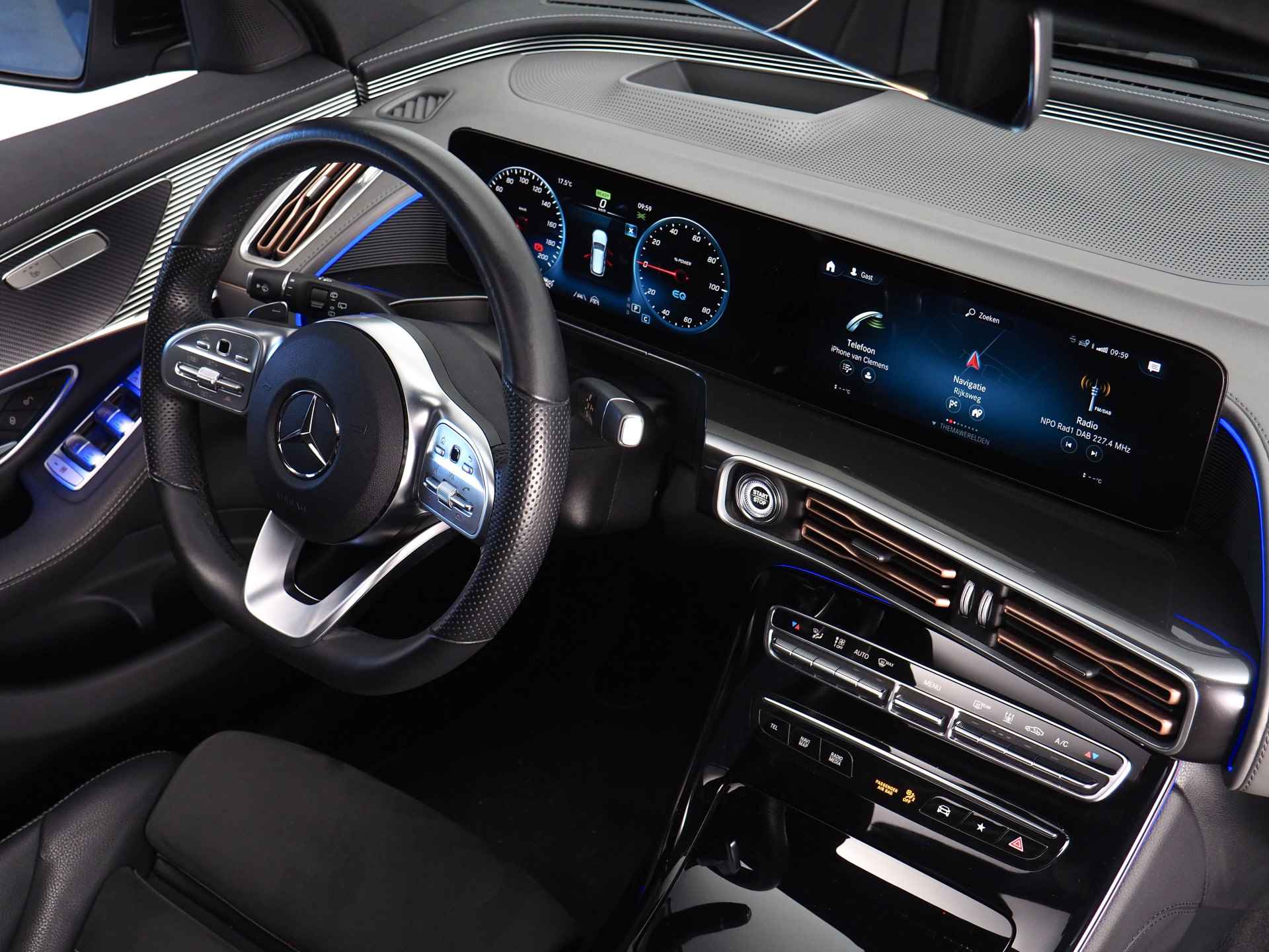 Mercedes-Benz EQC 400 4MATIC Premium 80 kWh | Noodremassistent | Achteruitrijcamera | Apple CarPlay/ Android Auto | Adaptieve Cruise Control | Navigatie | Inc. 220v Laadkabel | Dodehoekdetectie | Stoelverwarming voor en achter - 35/71