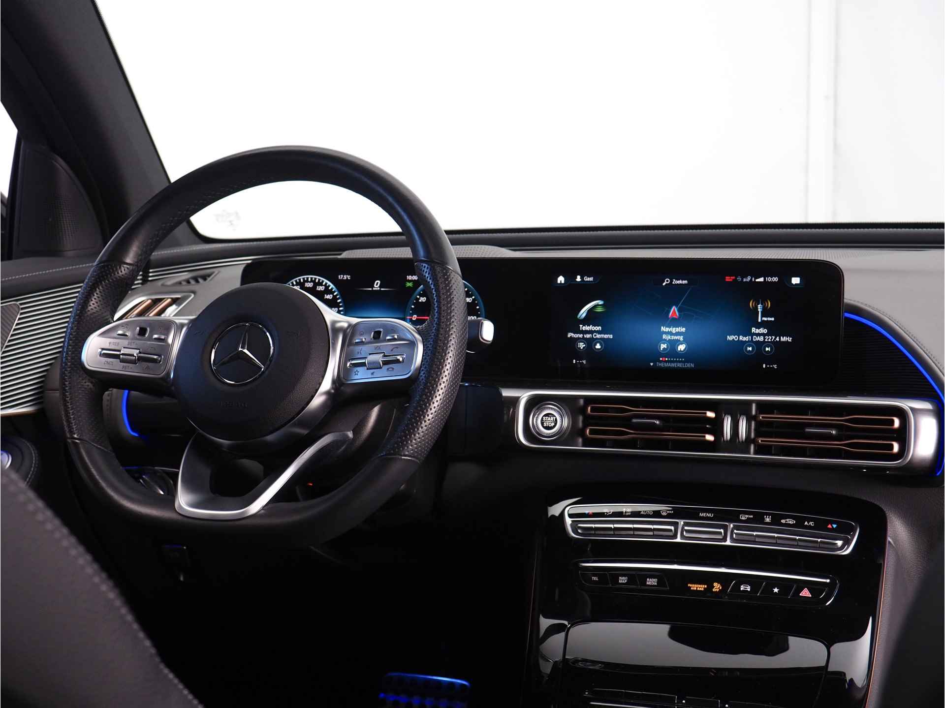 Mercedes-Benz EQC 400 4MATIC Premium 80 kWh | Noodremassistent | Achteruitrijcamera | Apple CarPlay/ Android Auto | Adaptieve Cruise Control | Navigatie | Inc. 220v Laadkabel | Dodehoekdetectie | Stoelverwarming voor en achter - 36/71