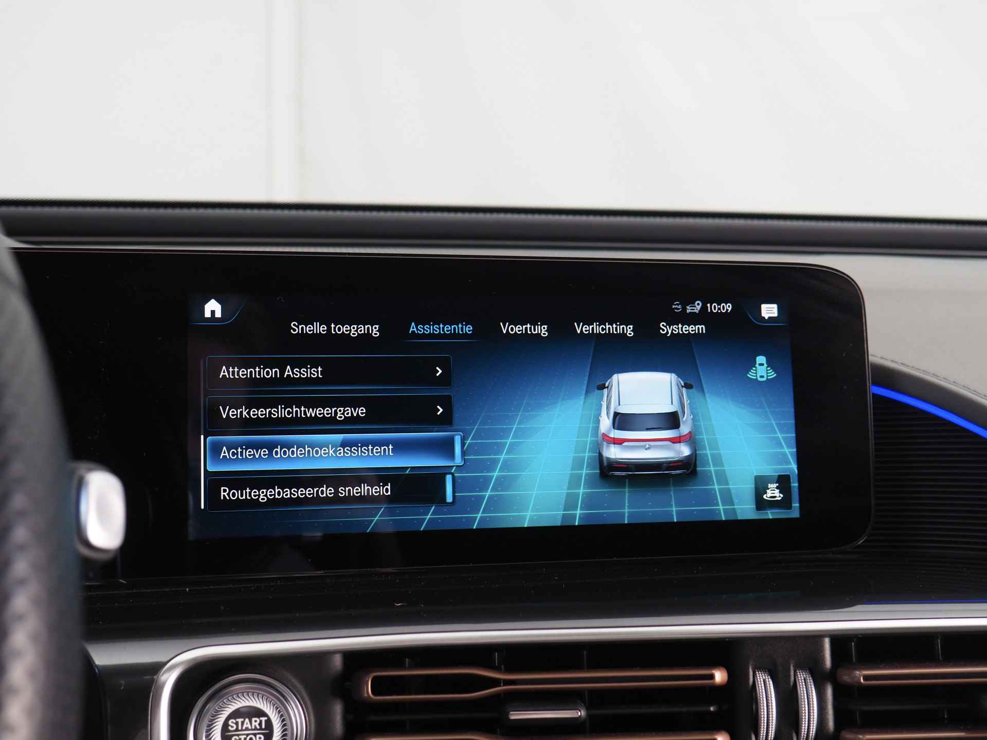 Mercedes-Benz EQC 400 4MATIC Premium 80 kWh | Noodremassistent | Achteruitrijcamera | Apple CarPlay/ Android Auto | Adaptieve Cruise Control | Navigatie | Inc. 220v Laadkabel | Dodehoekdetectie | Stoelverwarming voor en achter - 54/71