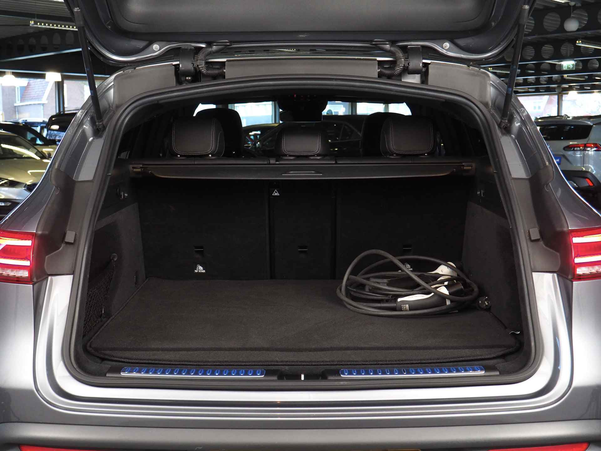 Mercedes-Benz EQC 400 4MATIC Premium 80 kWh | Noodremassistent | Achteruitrijcamera | Apple CarPlay/ Android Auto | Adaptieve Cruise Control | Navigatie | Inc. 220v Laadkabel | Dodehoekdetectie | Stoelverwarming voor en achter - 70/71